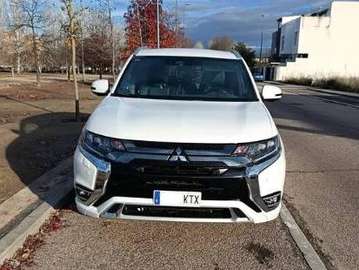 Outlander PHEV Kaiteki 4WD Kaiteki