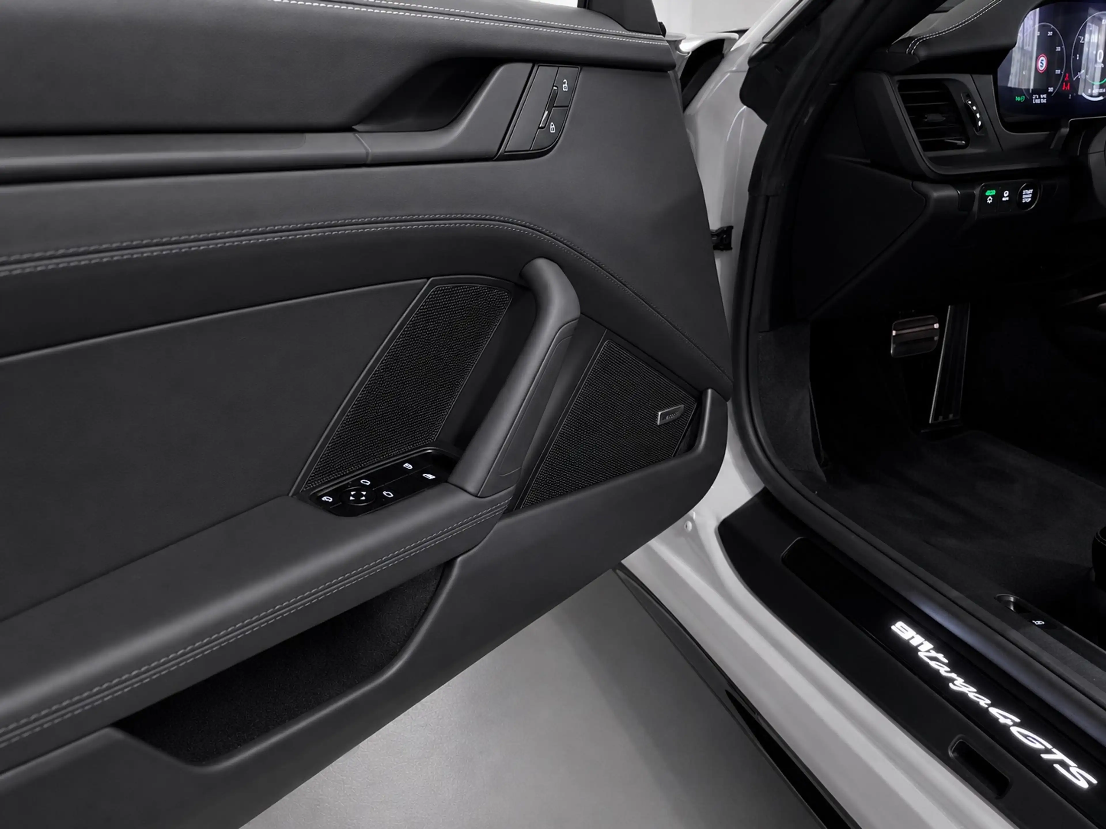 Porsche 992 Targa 4 GTS T-Hybrid — photo 11
