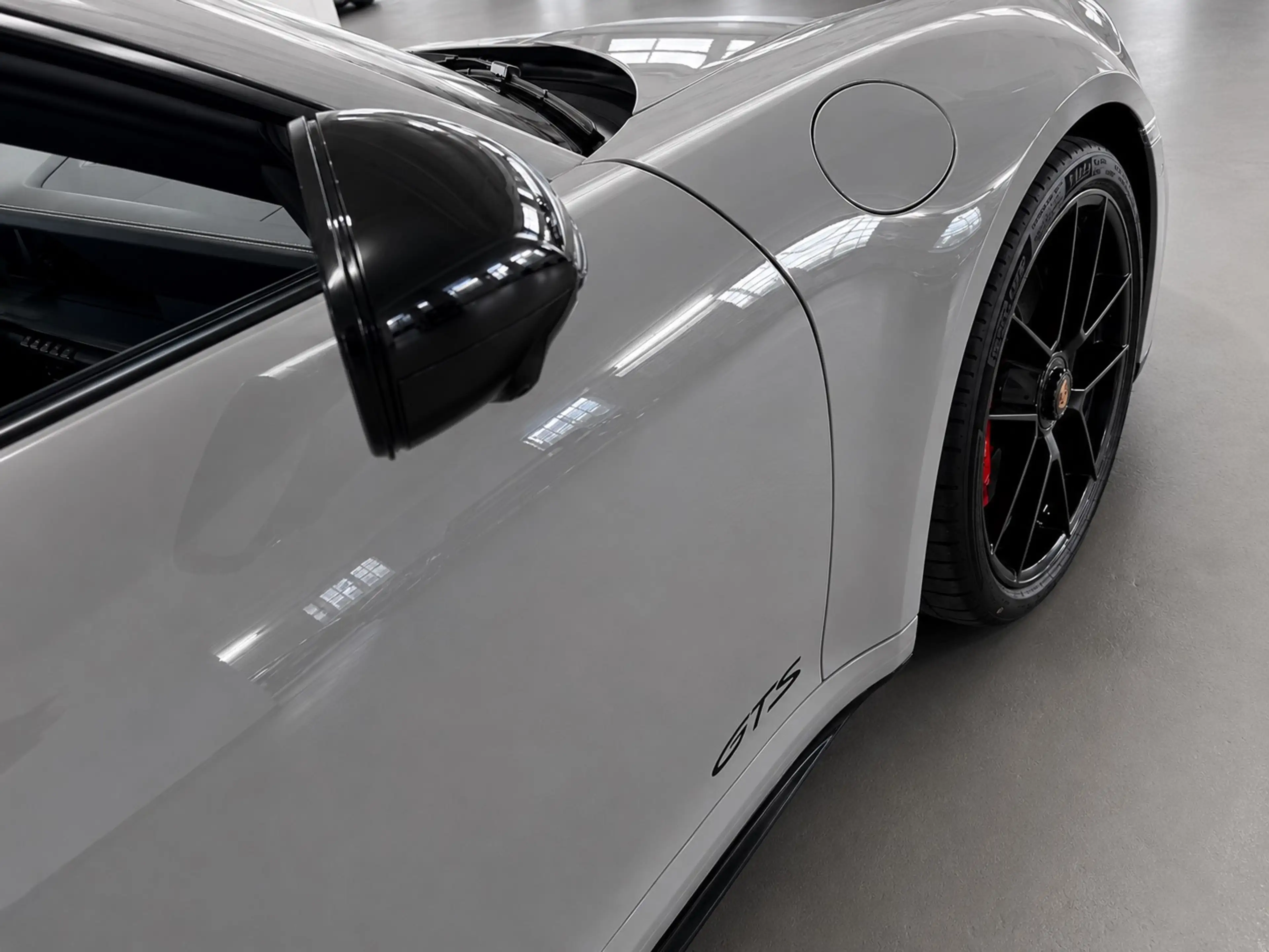 Porsche 992 Targa 4 GTS T-Hybrid — photo 13