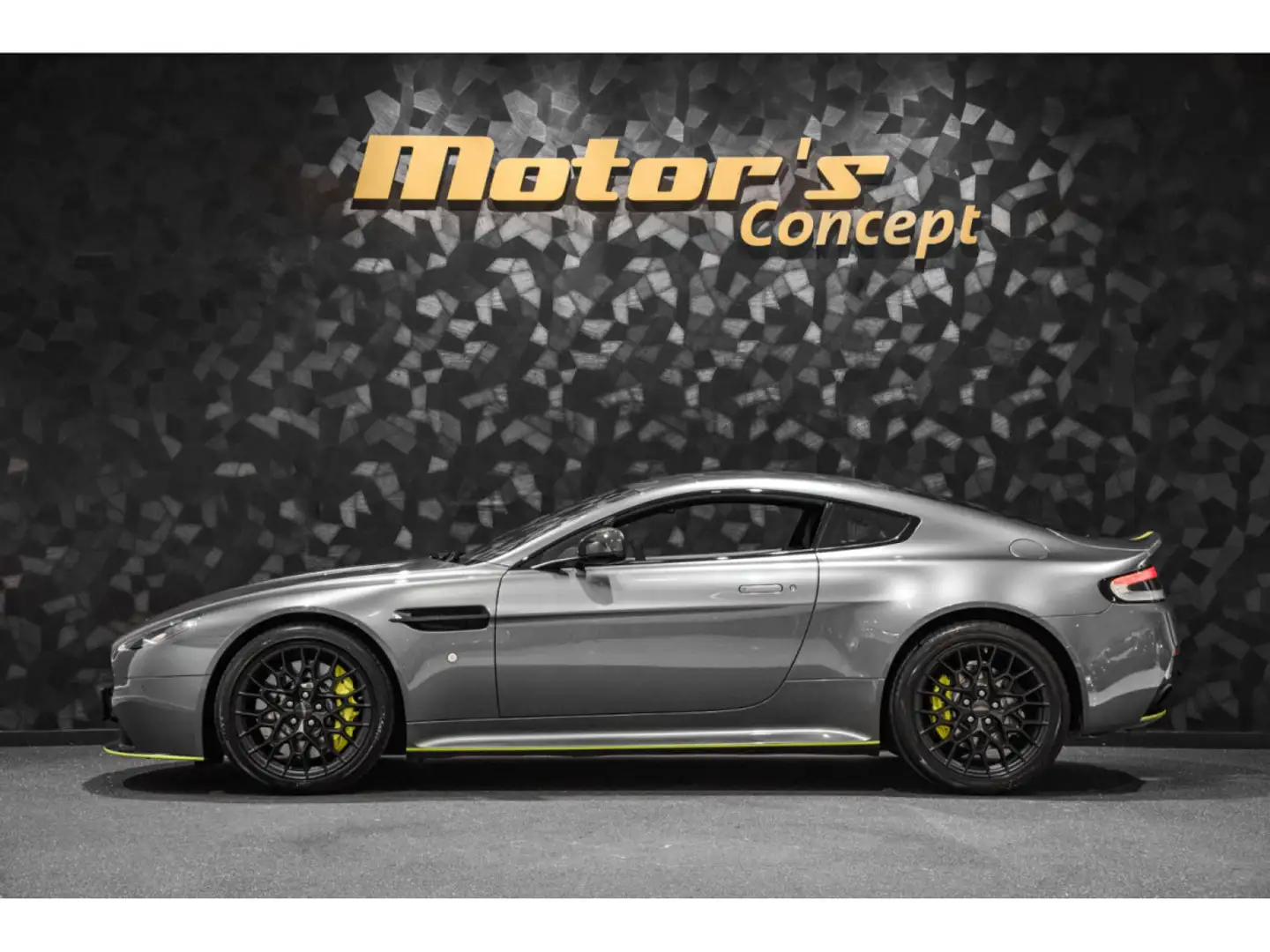 Aston Martin V8 Vantage AMR - 1 OF 200 Grau - 2