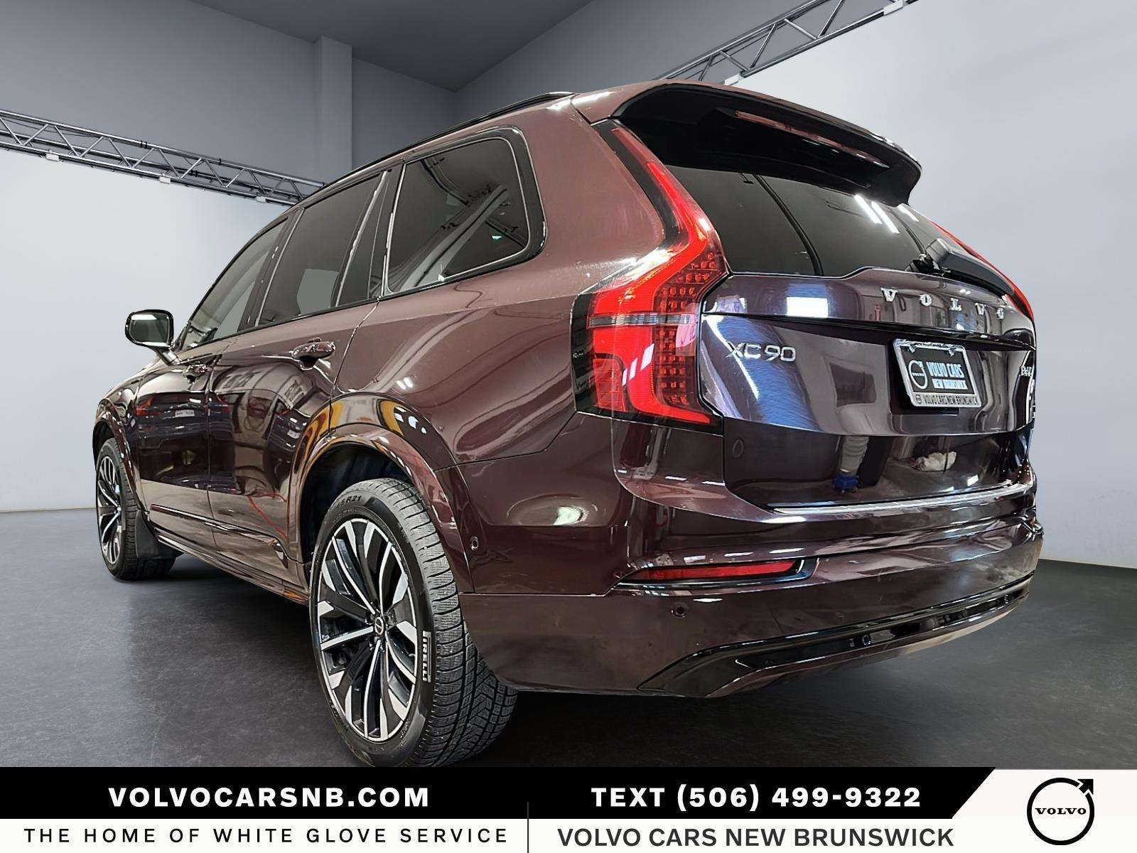2026 Volvo XC90 B6 Ultra | Save $ $11,156 vs NEW alt 4