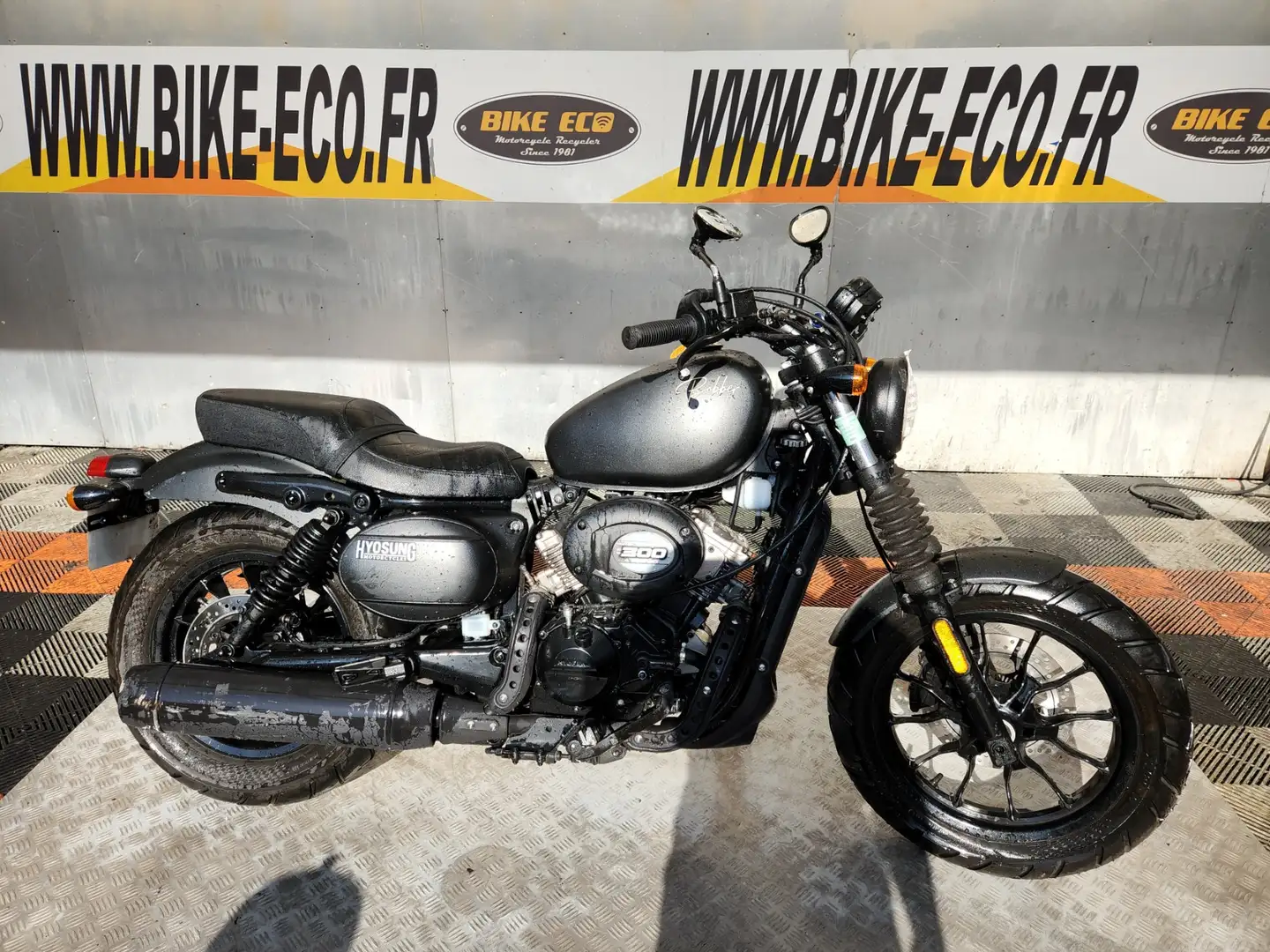 Hyosung GV 300 Noir - 1