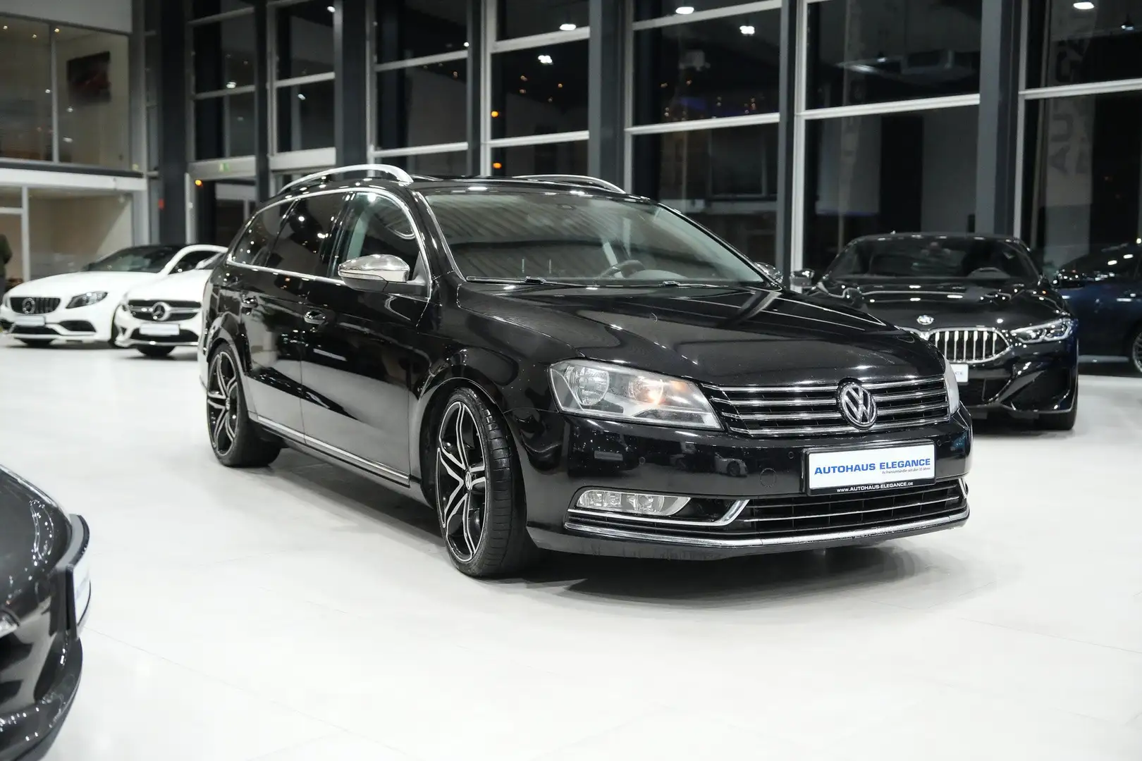 Volkswagen Passat Variant Highline*SPORT-FAHRWERK*PANO*DSG* Schwarz - 2