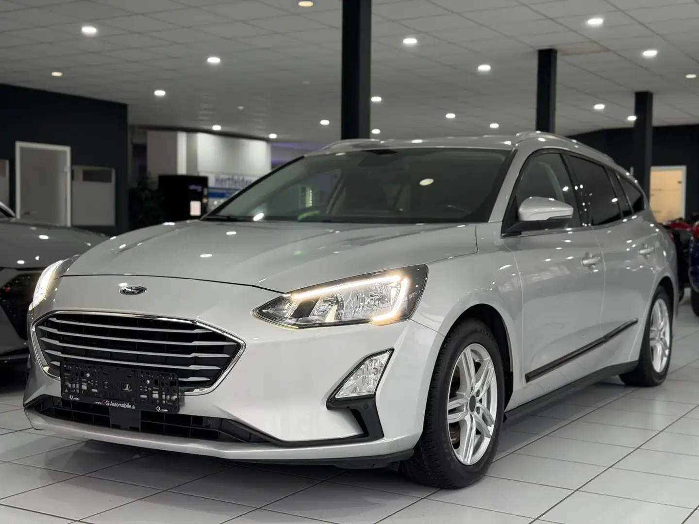 Ford Focus Turnier C&C*KEYLESS*2-ZONEN*CARPLAY*PARK-A Argent - 2