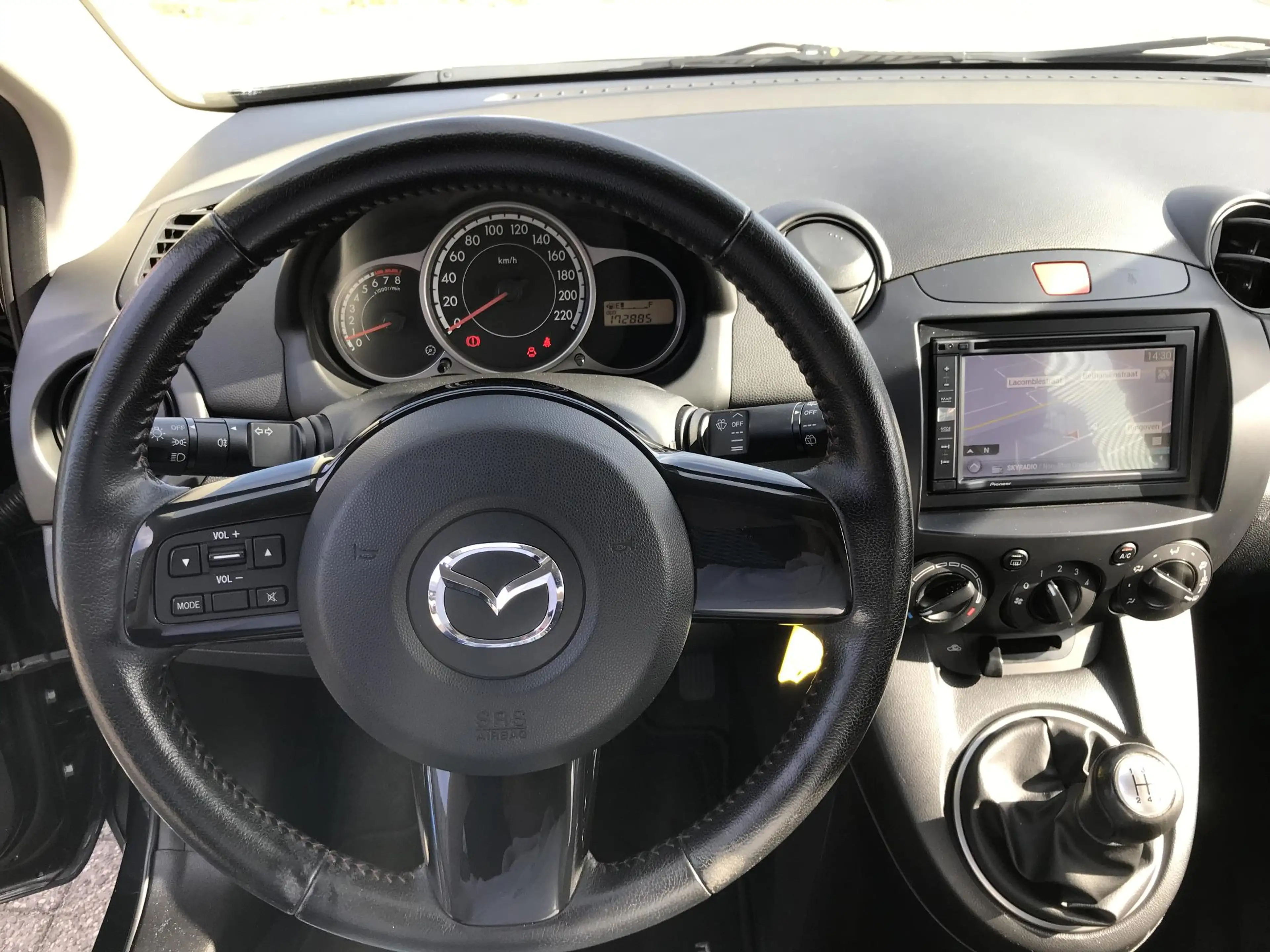 Mazda 2 1.3 Color Edition , Trekaak, Airco, Navi, 15 Inch — photo 12