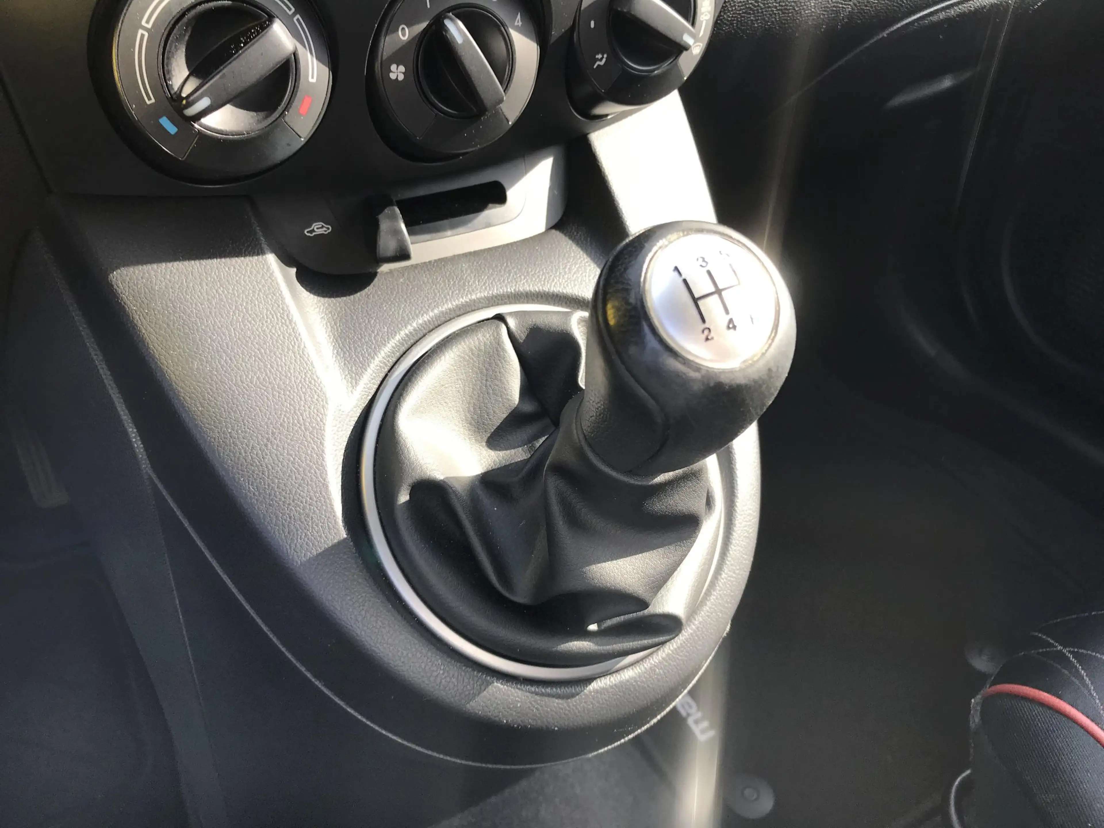 Mazda 2 1.3 Color Edition , Trekaak, Airco, Navi, 15 Inch — photo 15