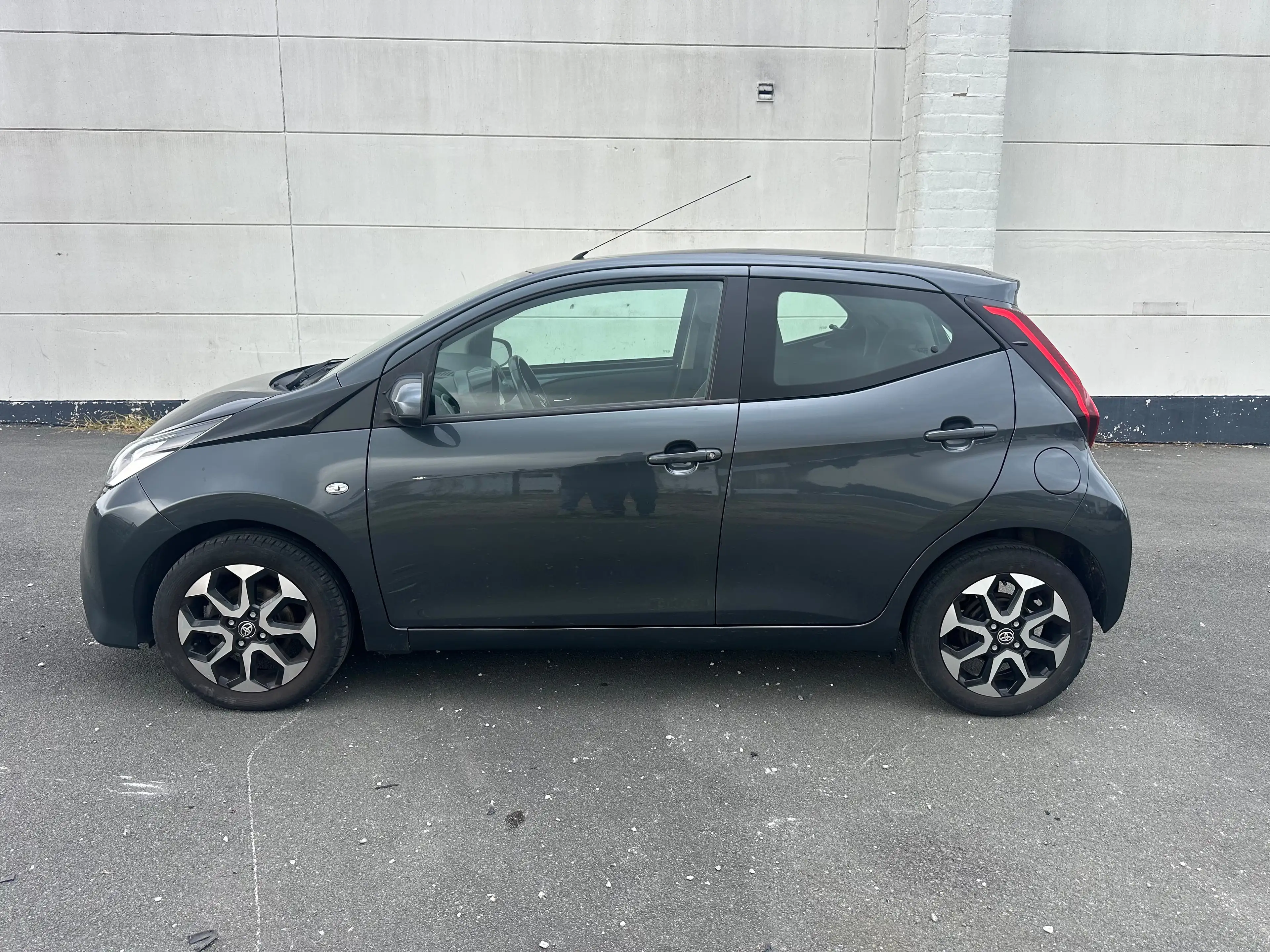 Toyota Aygo Aygo 1.0i VVT-i x-play — photo 2
