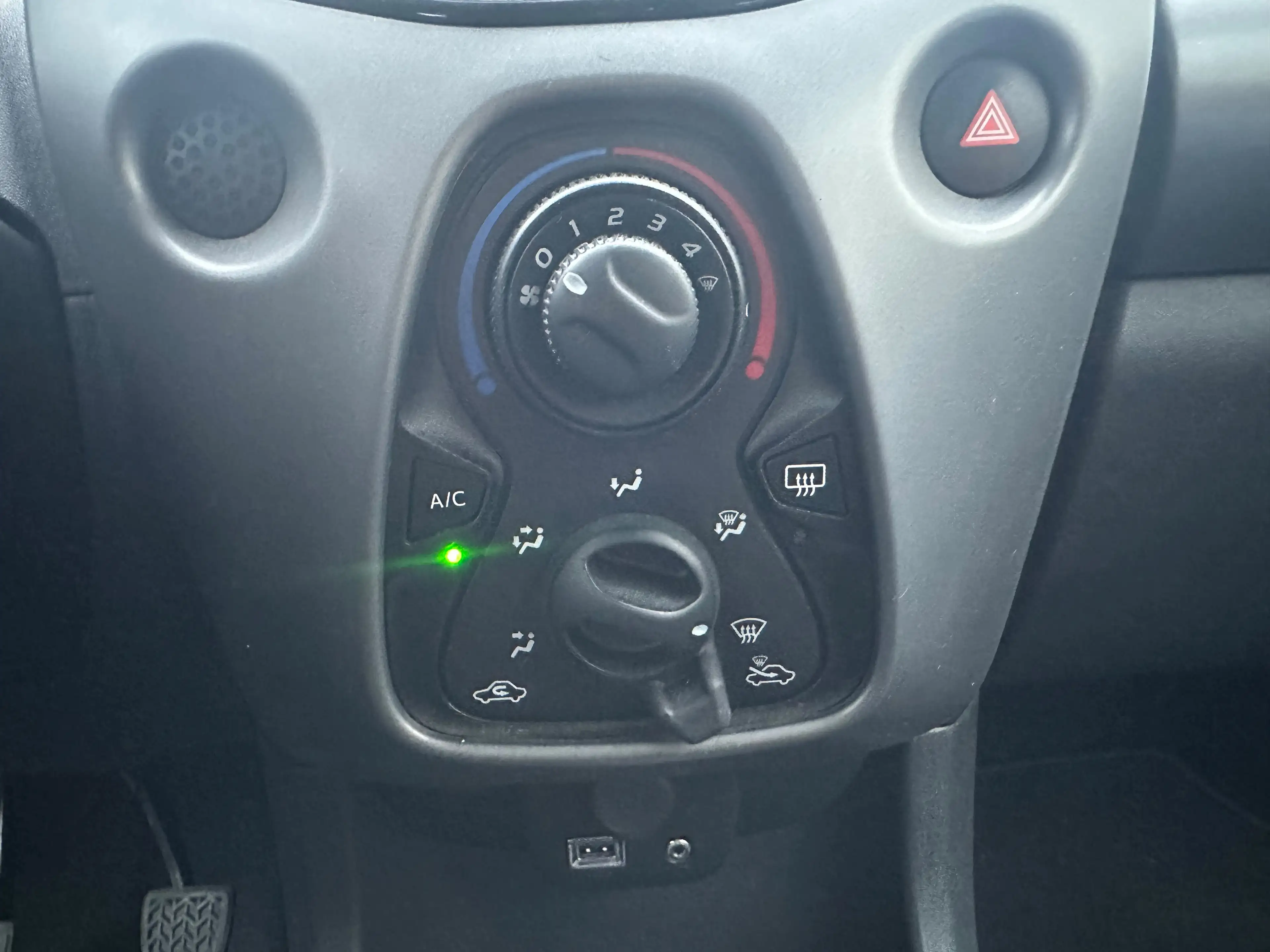 Toyota Aygo Aygo 1.0i VVT-i x-play — photo 15