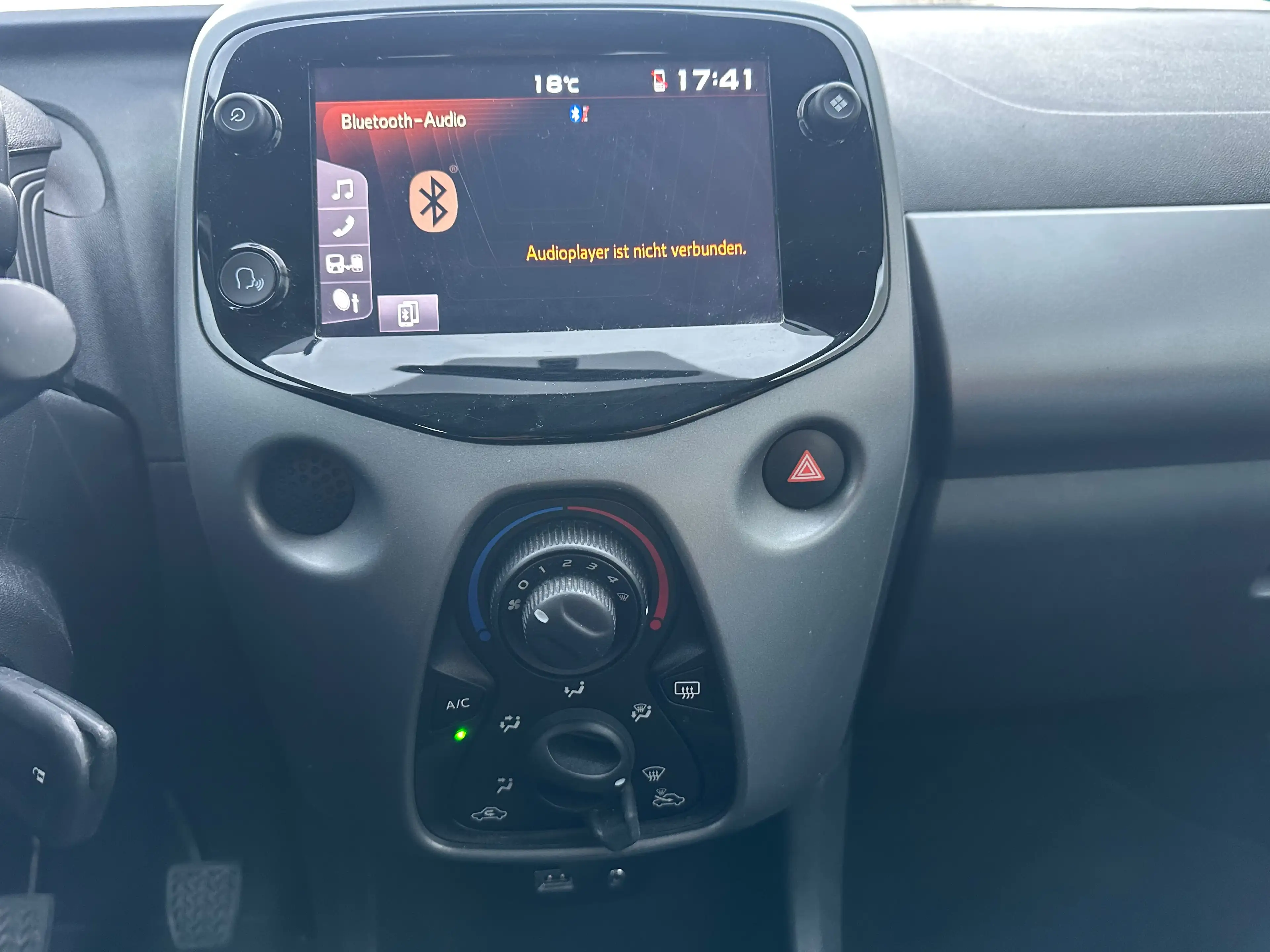 Toyota Aygo Aygo 1.0i VVT-i x-play — photo 13