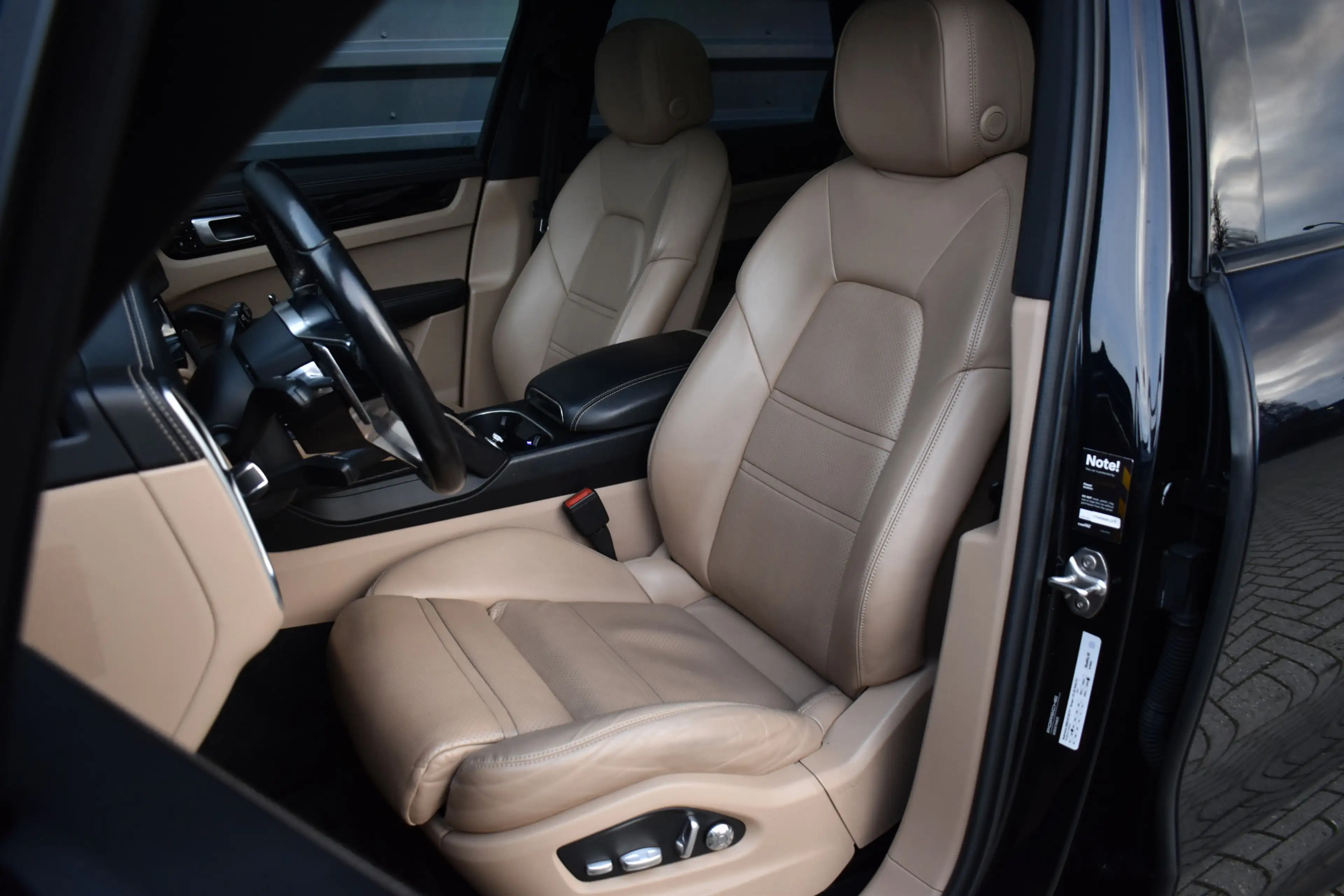Porsche Cayenne 3.0 E-Hybrid 462pk Sport Chrono | Pano | Trekhaak — photo 6