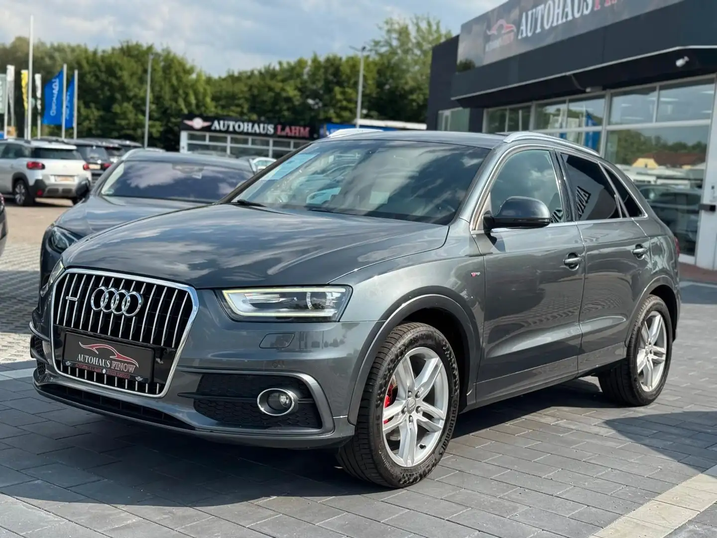 Audi Q3 2.0TFSI QUATTRO"S-LINE-PLUS"NAVI*AHK*AMBIENTE Grau - 2