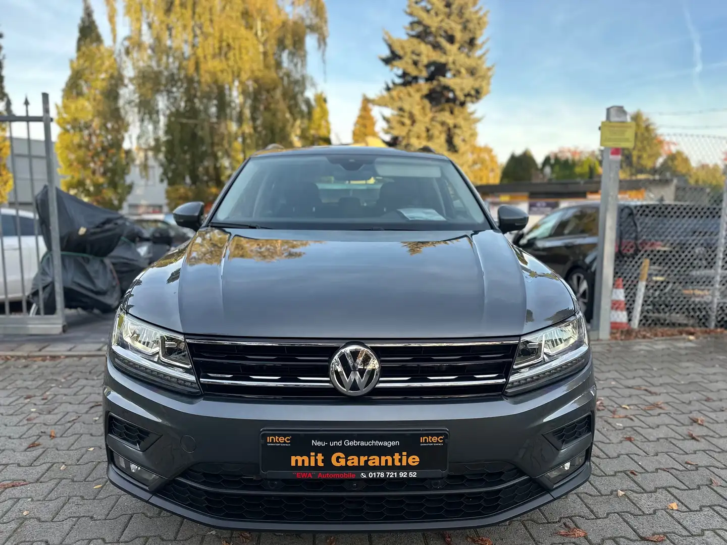 Volkswagen Tiguan Comfortline,AUTOMATIK,40.TKM,NAVI,KAMERA,1.BESITZ! Gris - 2