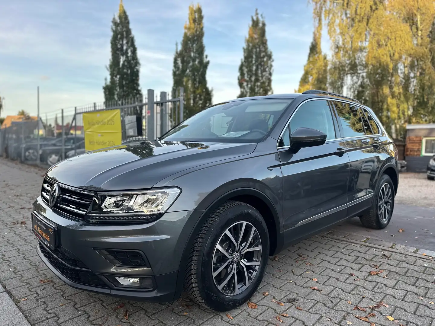 Volkswagen Tiguan Comfortline,AUTOMATIK,40.TKM,NAVI,KAMERA,1.BESITZ! Gris - 1