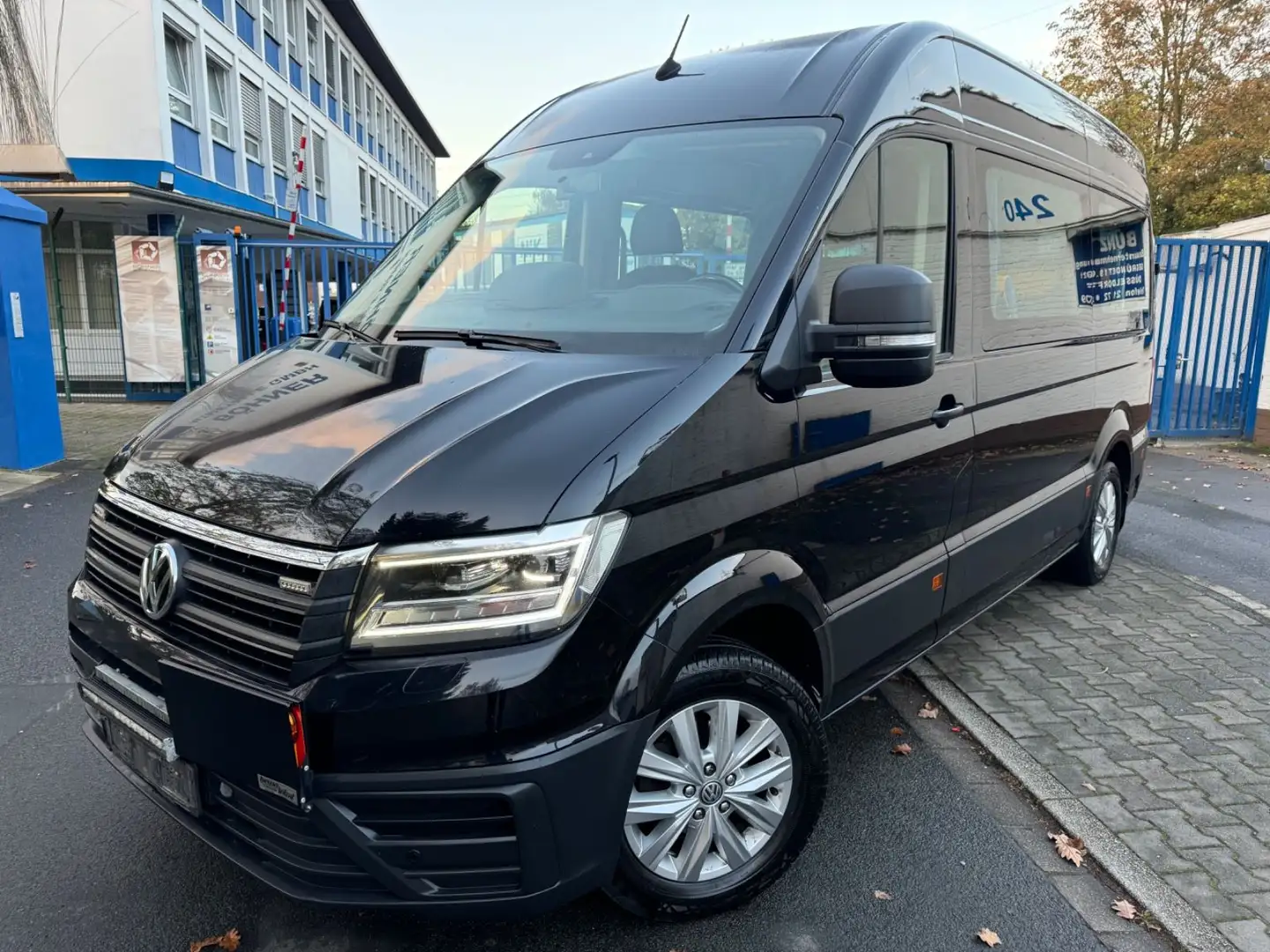 Volkswagen Crafter 35 mittellang Hochdach FWD*9 Sitze*Aut*ACC*Navi* Schwarz - 1