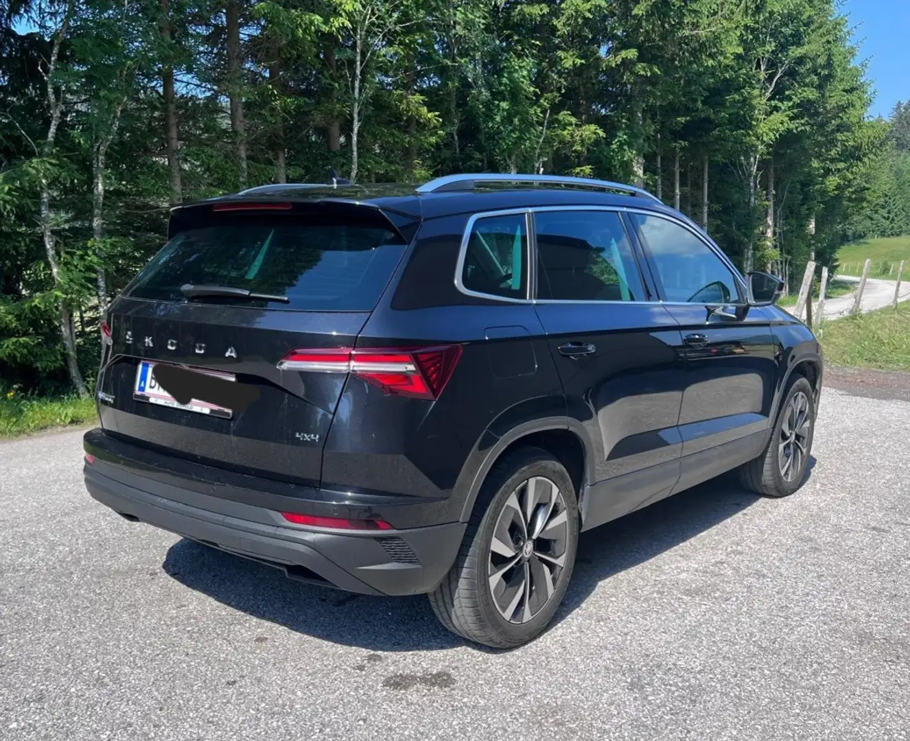 Skoda Karoq Style 4x4 Schwarz - 2