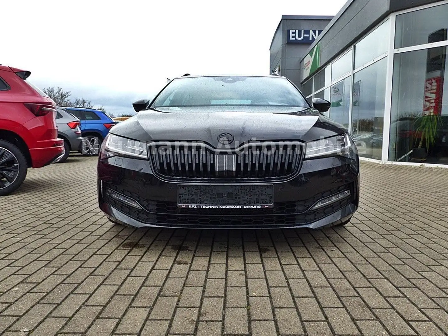 Skoda Superb Combi Sportline *AHK*NAVI*MATRIX* Schwarz - 2