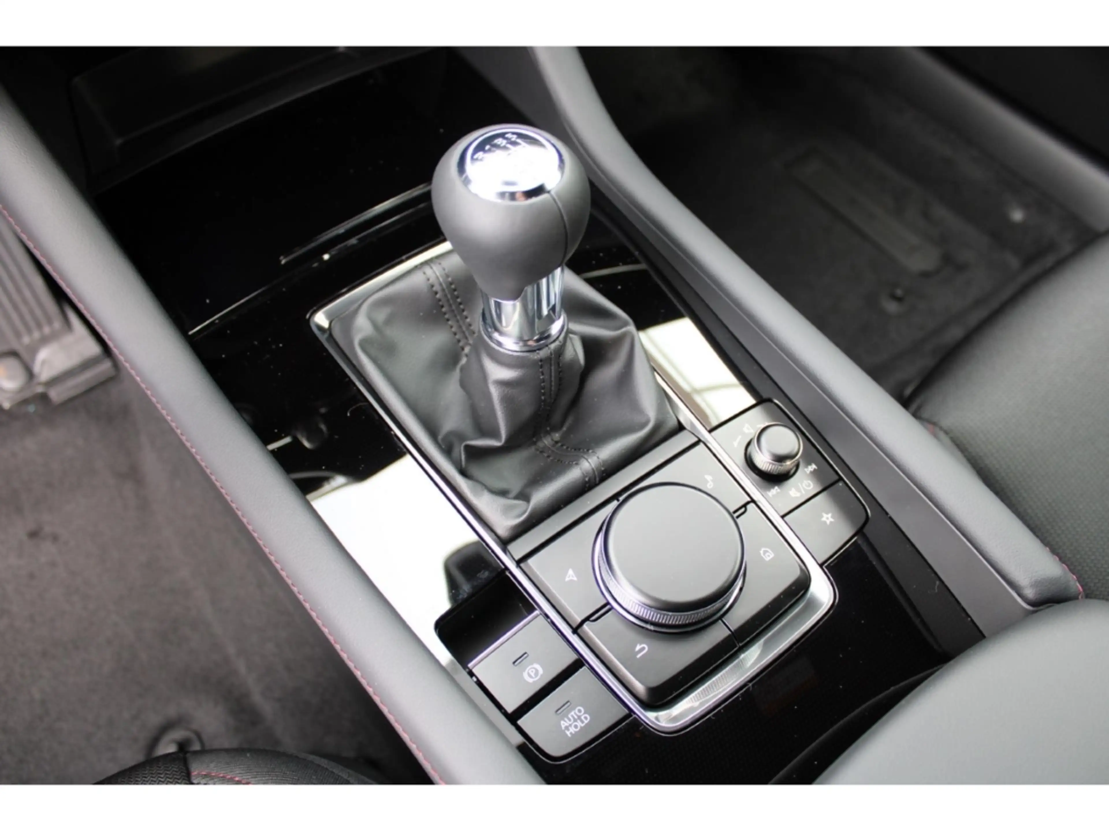 Mazda 3 e-SKY G SOMO HOMURA+MODELL 2027 !! — photo 14