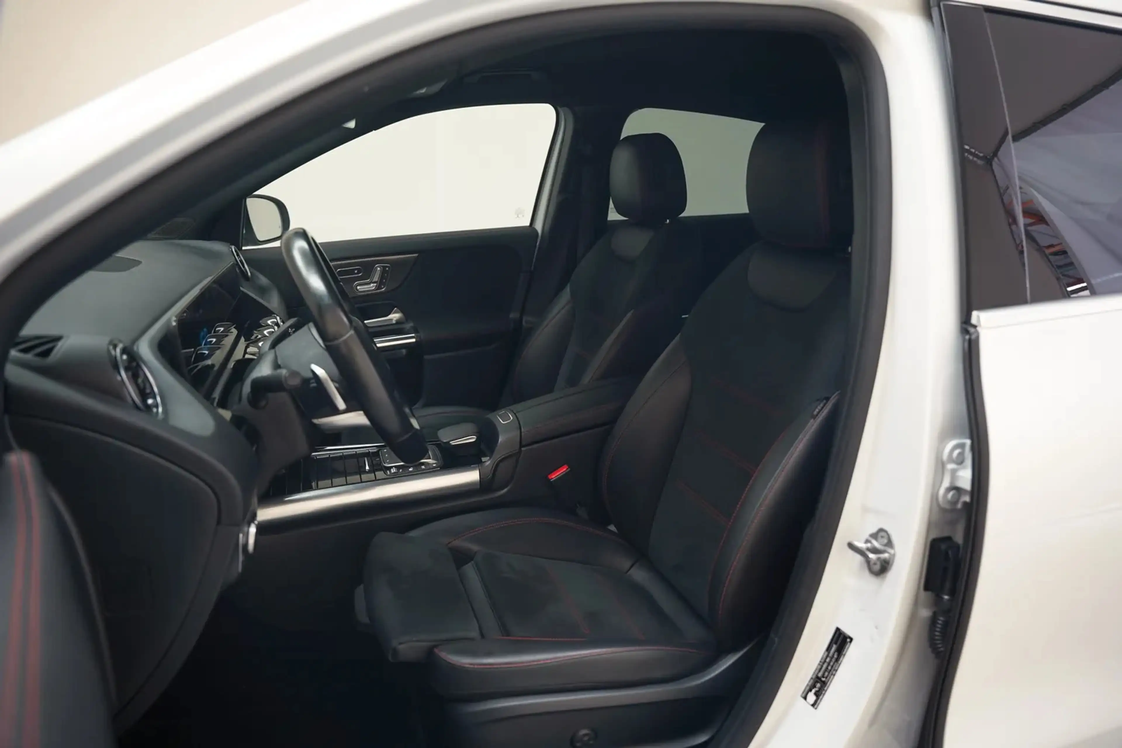 Mercedes-Benz GLA 250 250e AMG Line Premium Plus Aut. [ 360°Camera Memor — photo 9