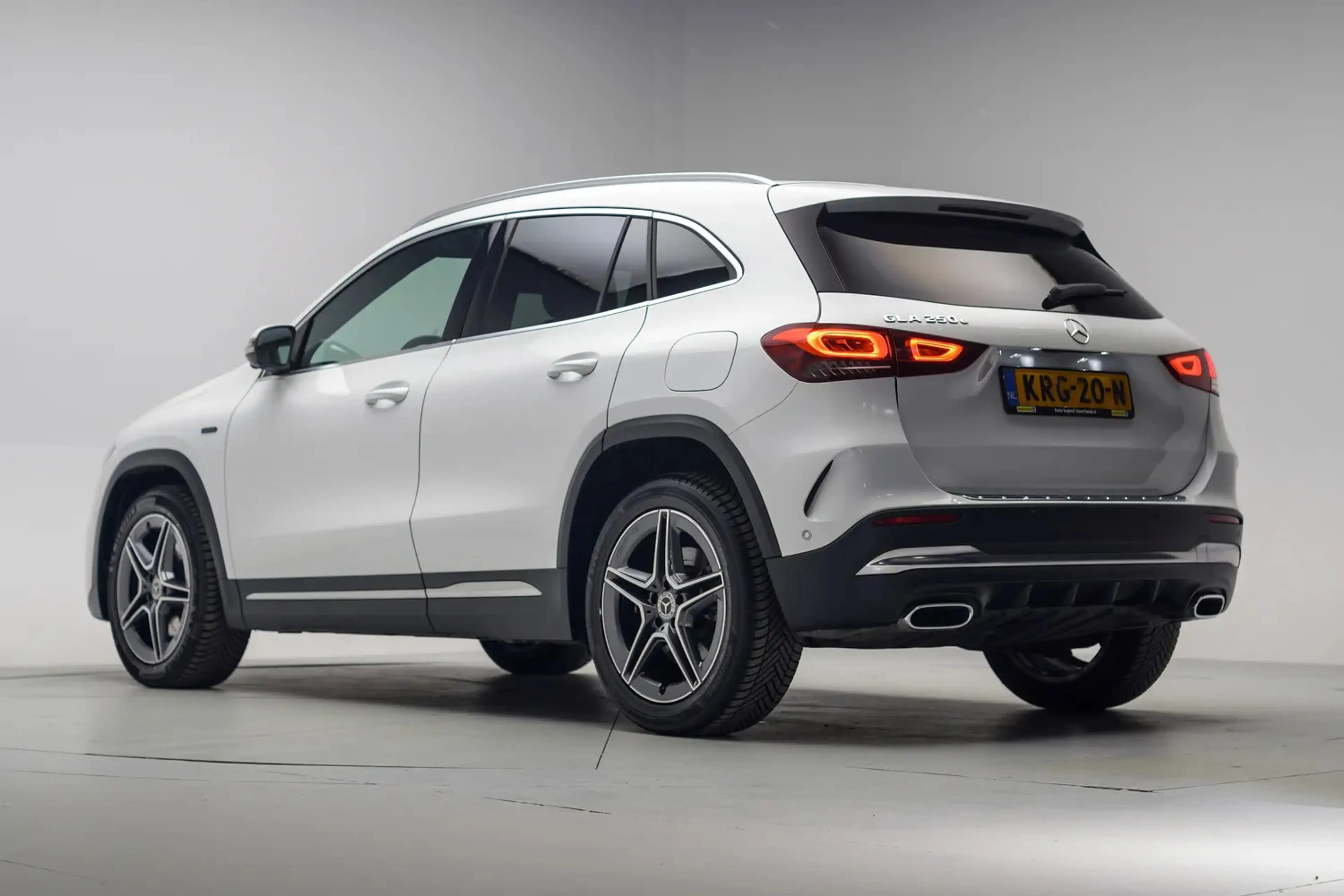 Mercedes-Benz GLA 250 250e AMG Line Premium Plus Aut. [ 360°Camera Memor — photo 3