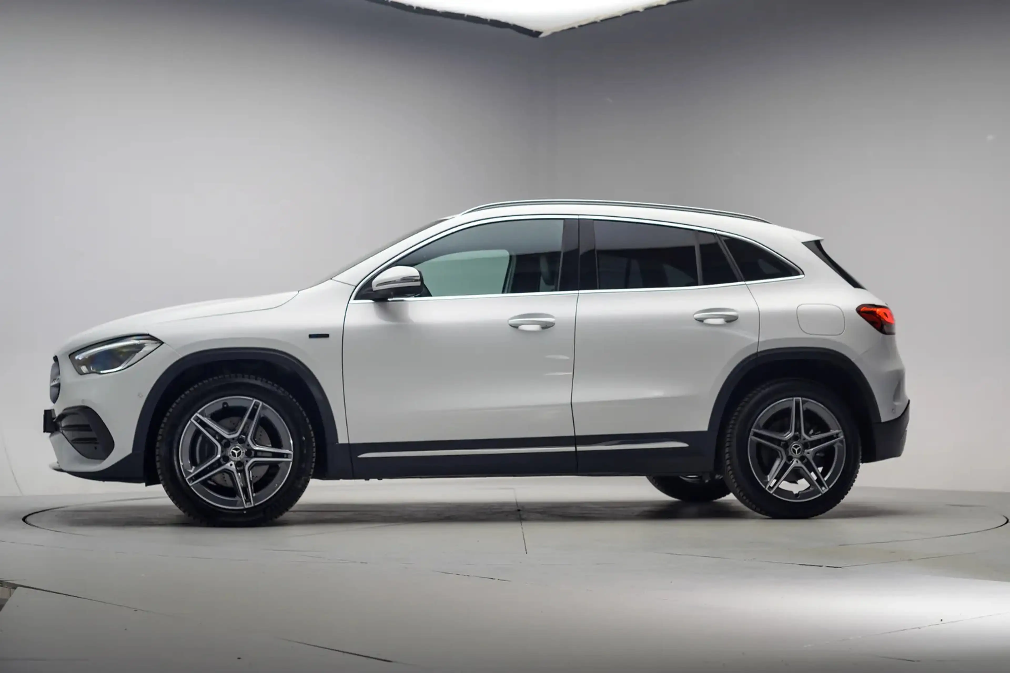 Mercedes-Benz GLA 250 250e AMG Line Premium Plus Aut. [ 360°Camera Memor — photo 2