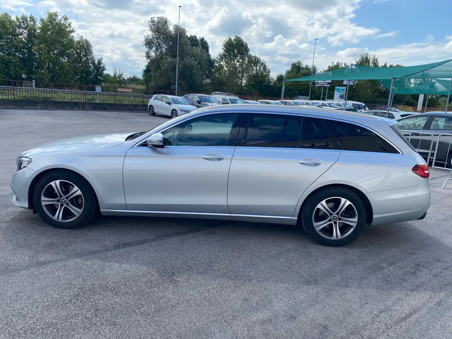 Mercedes-Benz E 220 E 220 d S.W. 4Matic Auto Business Sport Grigio - 2