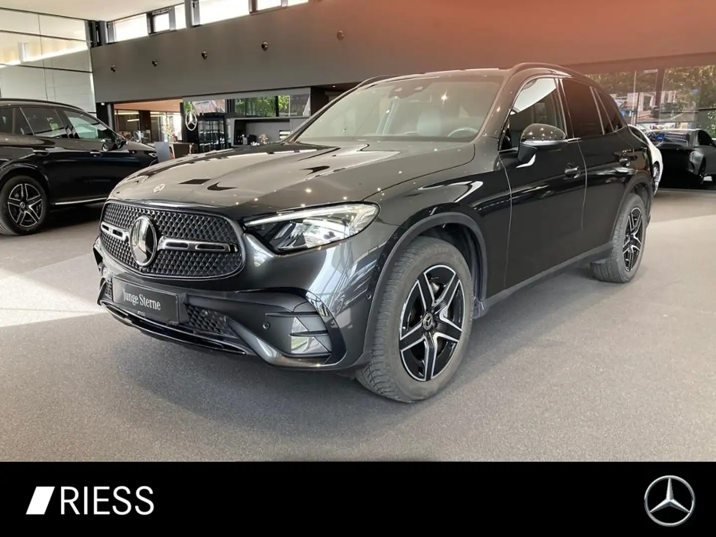 Mercedes-Benz GLC 220 d 4MATIC ACC PDC SHZ LED SpurH Navi AUT Grau - 1