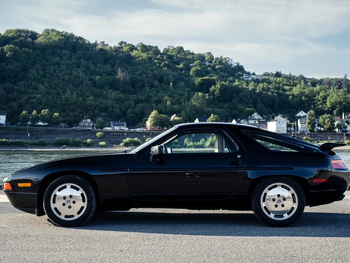Porsche 928 S4 Schwarz - 1