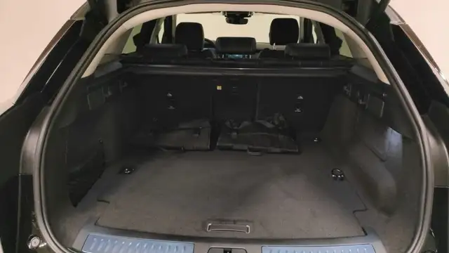Land Rover Range Rover Velar view 19