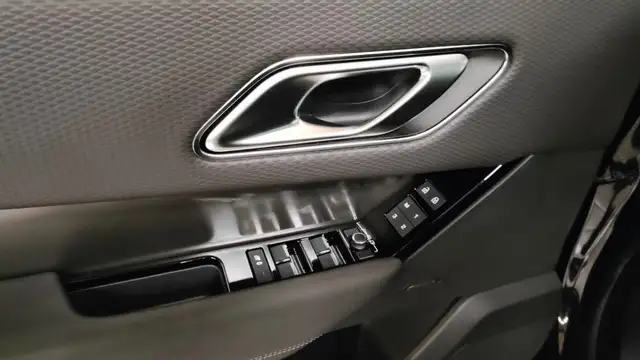Land Rover Range Rover Velar view 17