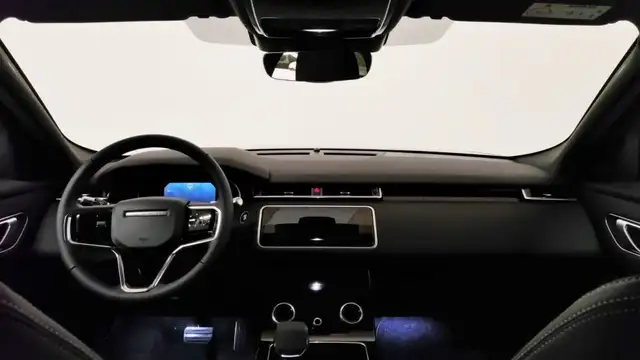 Land Rover Range Rover Velar view 4