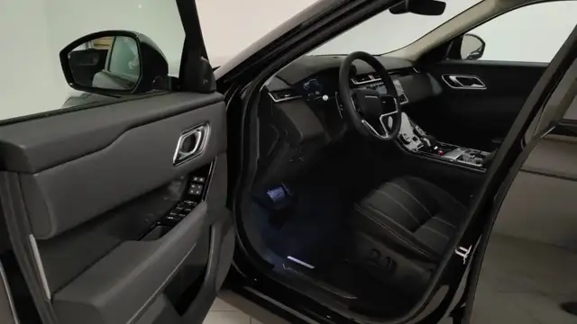 Land Rover Range Rover Velar view 16