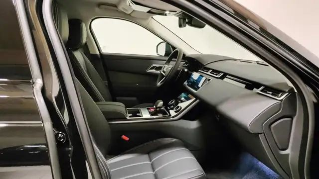 Land Rover Range Rover Velar view 3