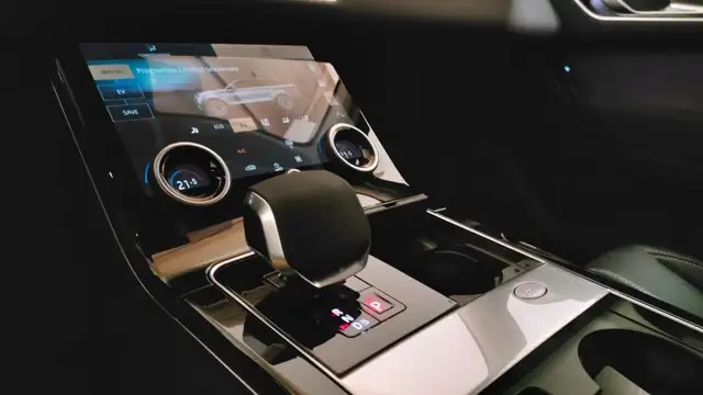 Land Rover Range Rover Velar view 14