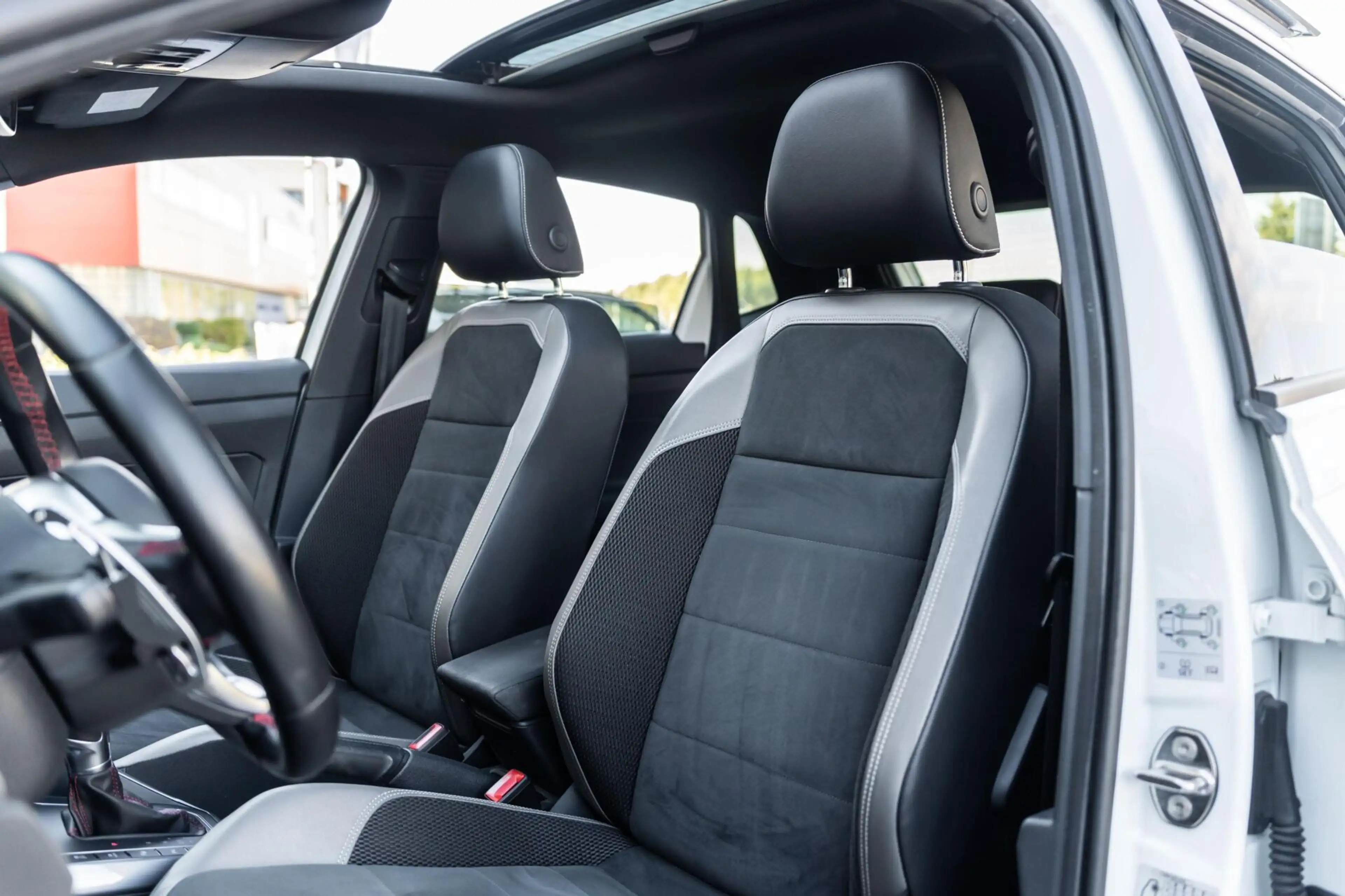 Volkswagen Polo GTI 2.0 TSI Pano DSG Beats ACC Stoelverw — photo 24