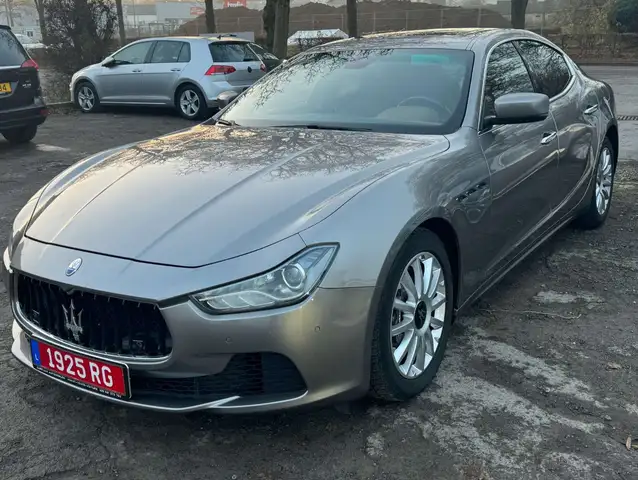 Maserati Ghibli Diesel Automatik  1-prop , carnet. à jour