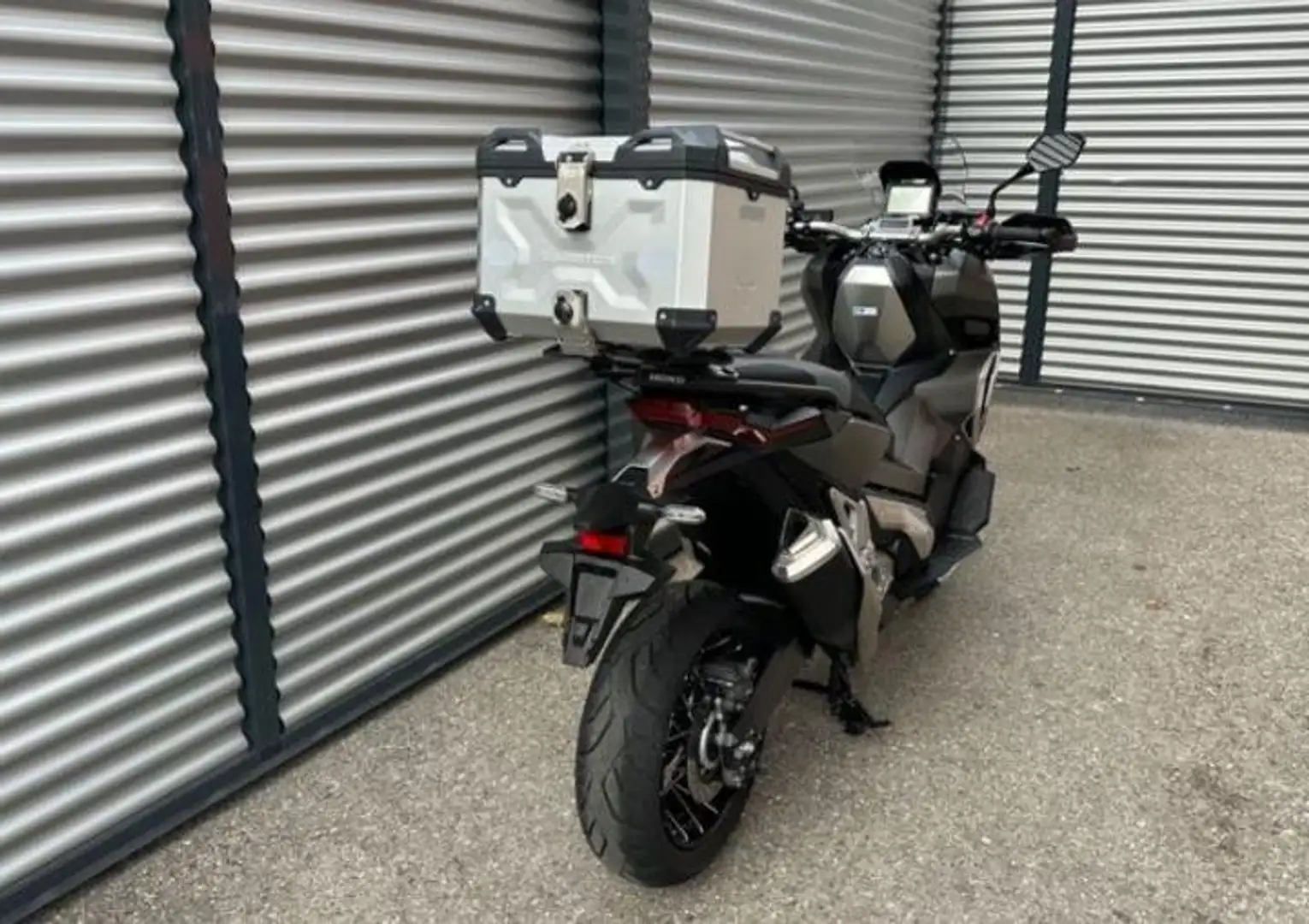 Honda X-ADV 750 2019 Silver - 1