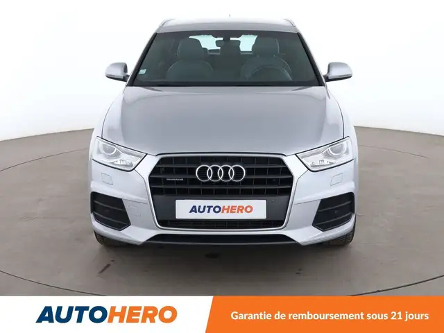 Audi Q3 view 9