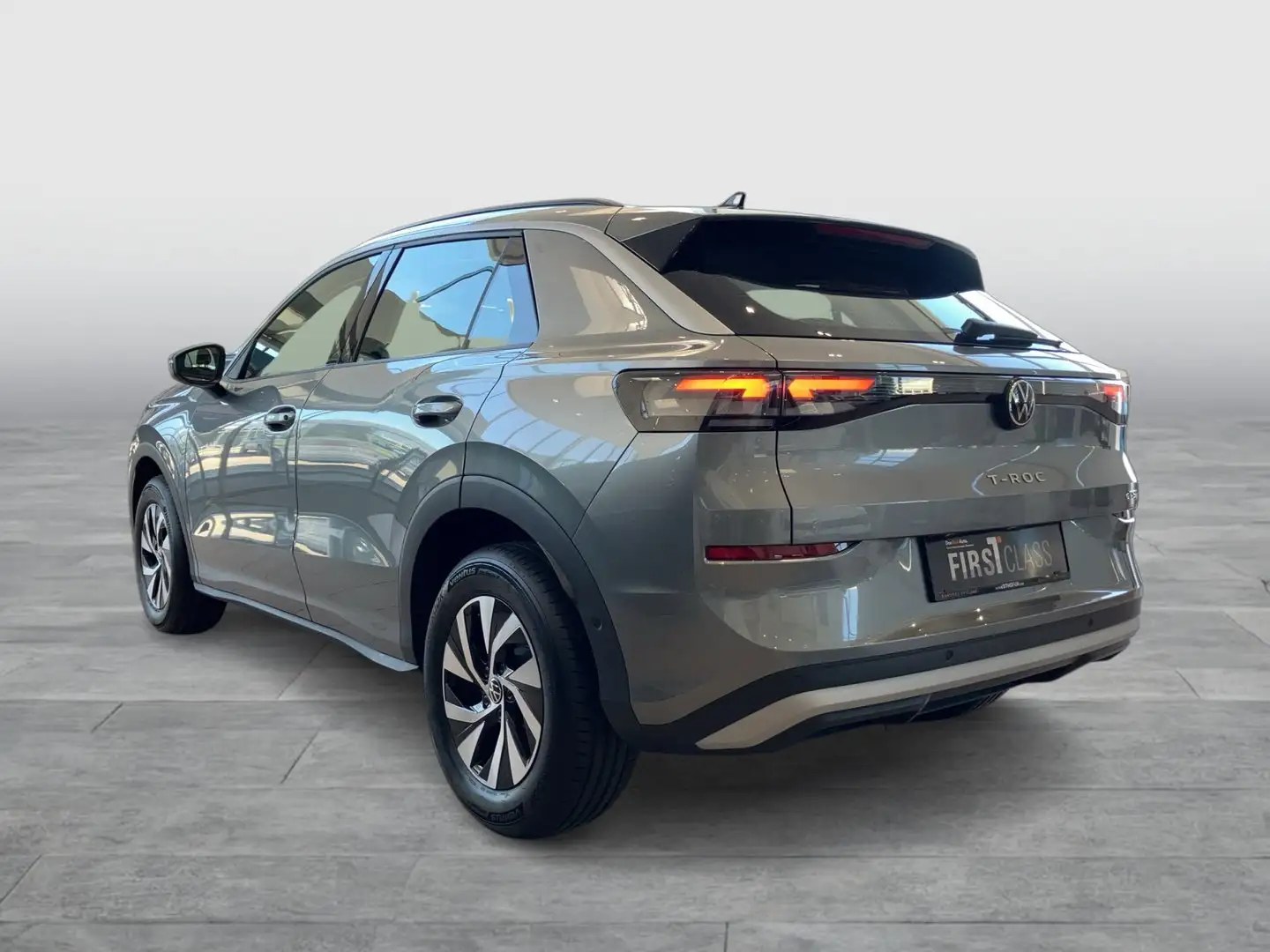 Volkswagen T-Roc 4Me eTSI DSG Grau - 2