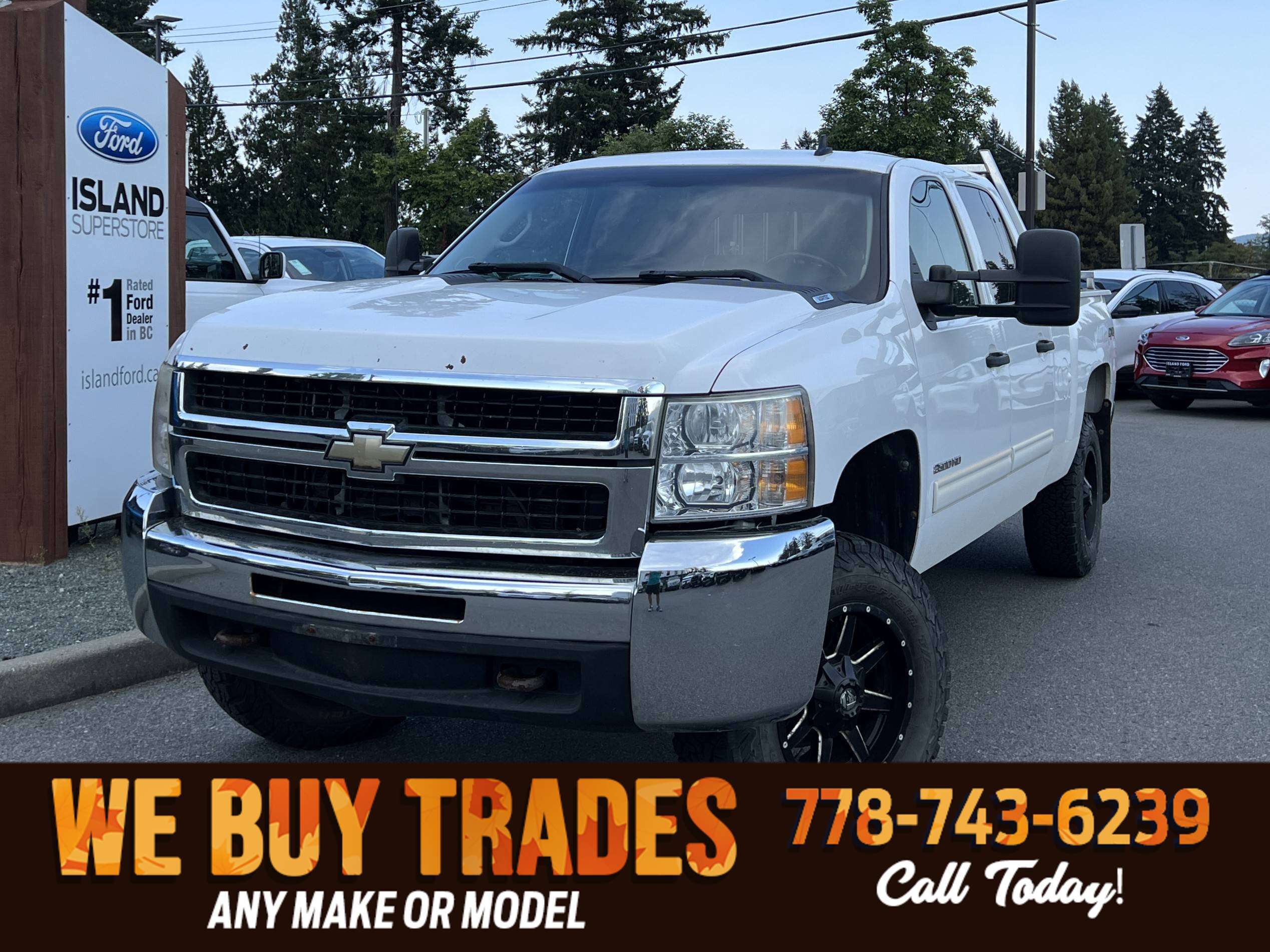 White 2010 Chevrolet Silverado 2500HD Pickup Truck Four-Wheel Drive Automatic