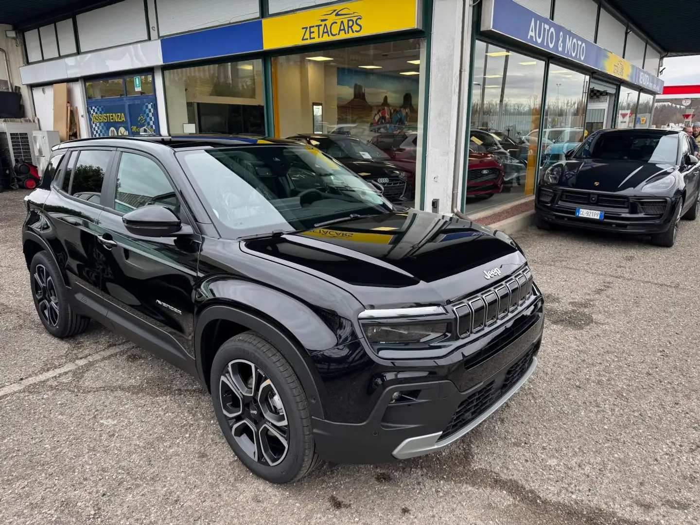 Jeep Avenger 1.2 turbo e-hybrid mhev Summit fwd 110cv edct6 Noir - 1