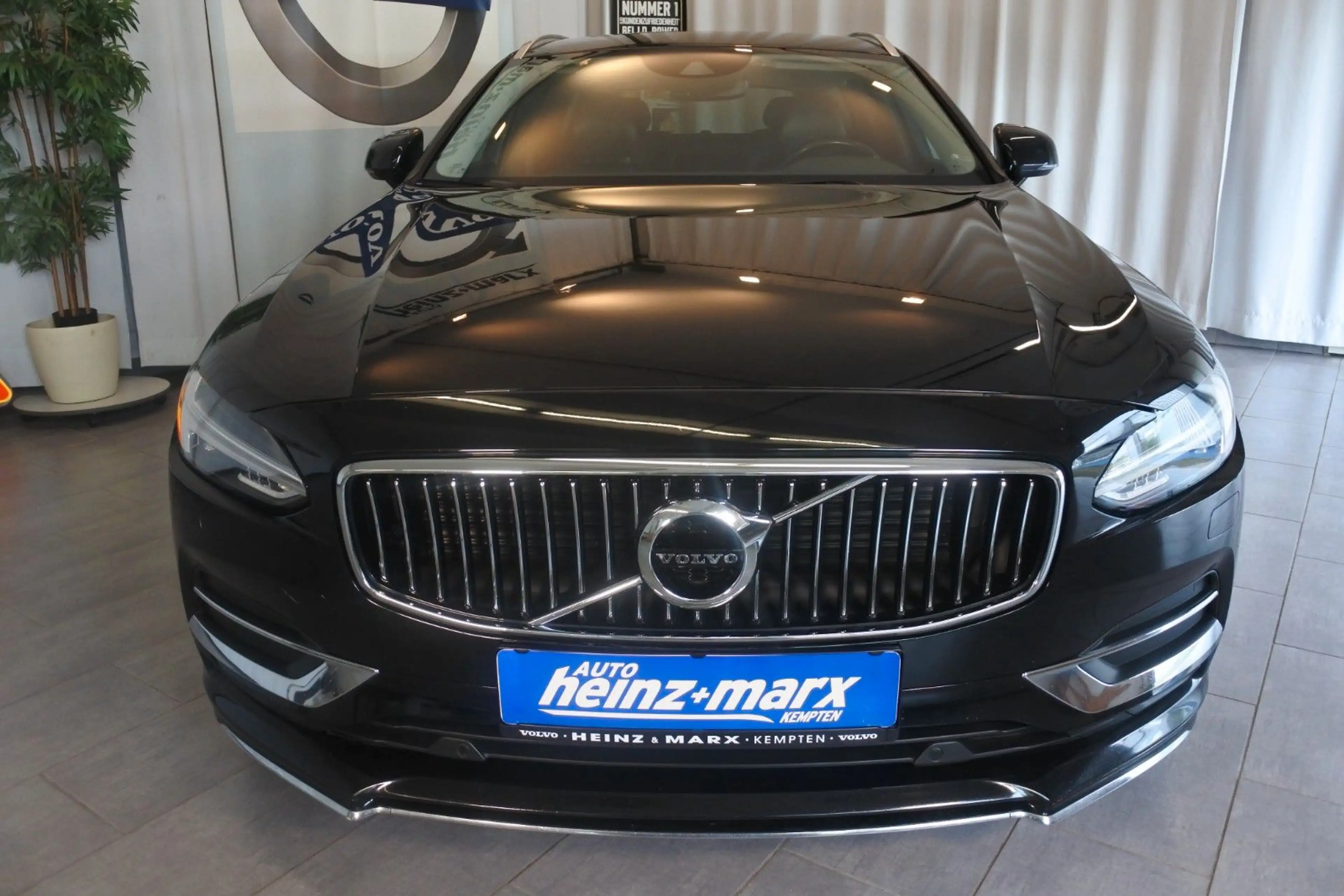 Volvo V90 D4 Inscription *Massage-Standheizung-AHK* — photo 3