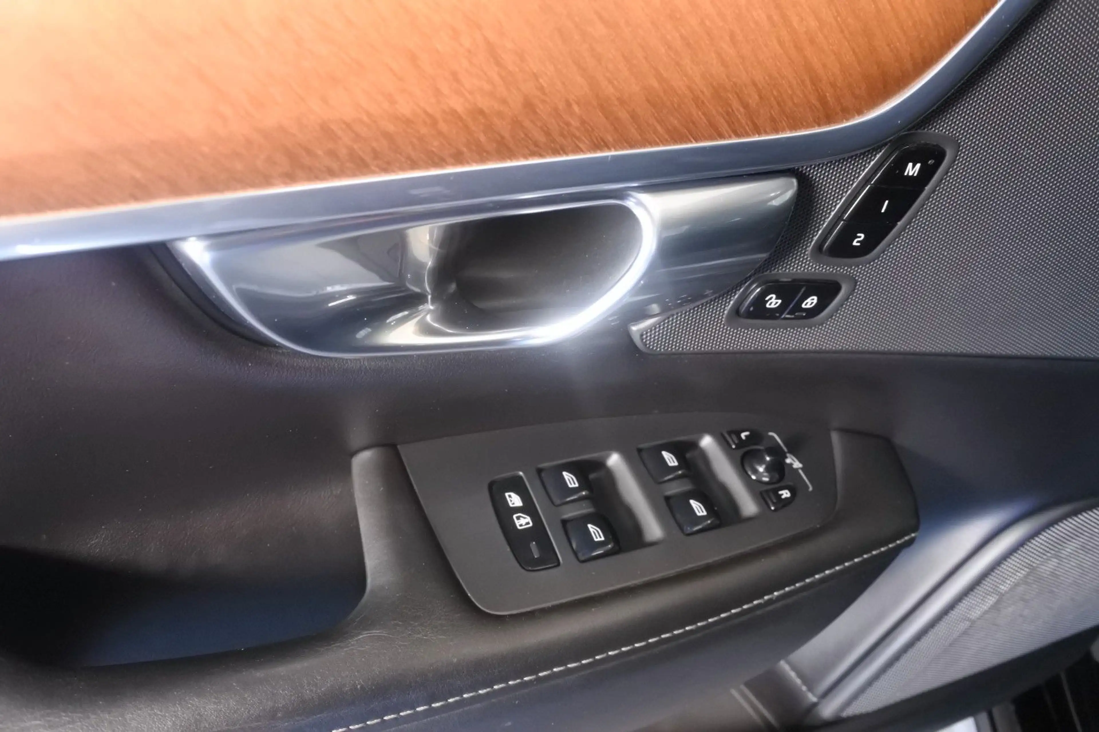 Volvo V90 D4 Inscription *Massage-Standheizung-AHK* — photo 14
