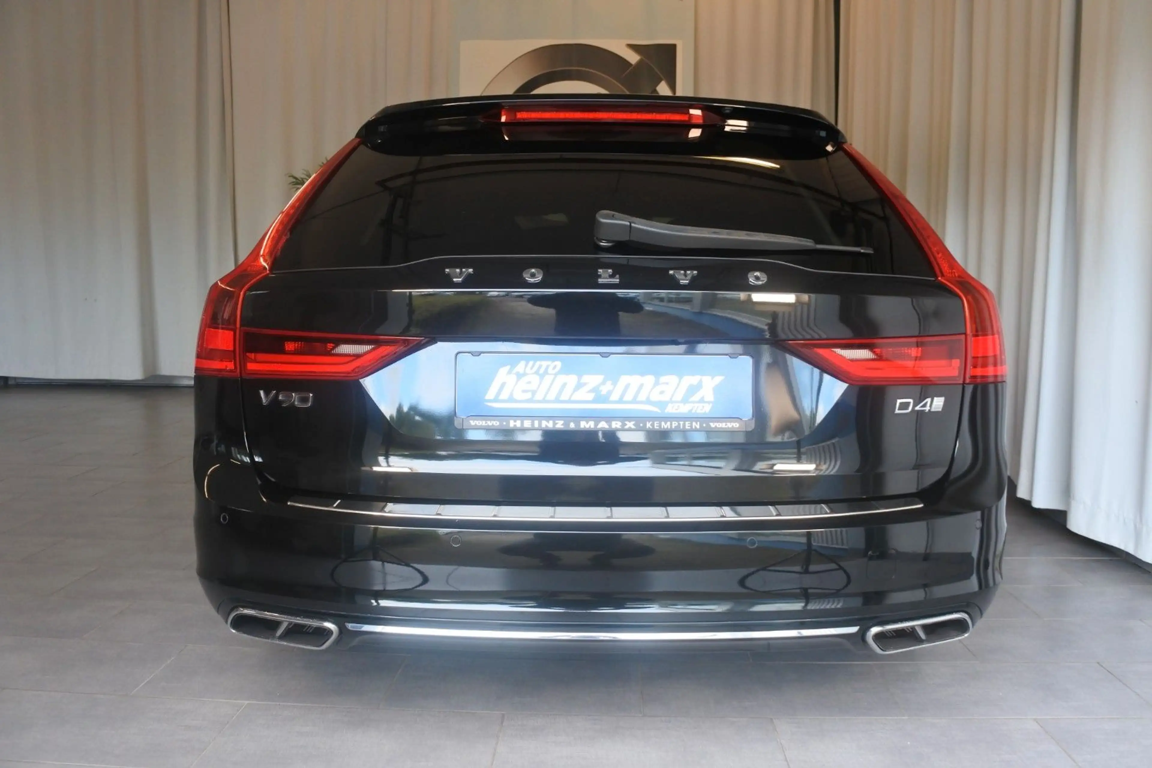 Volvo V90 D4 Inscription *Massage-Standheizung-AHK* — photo 5