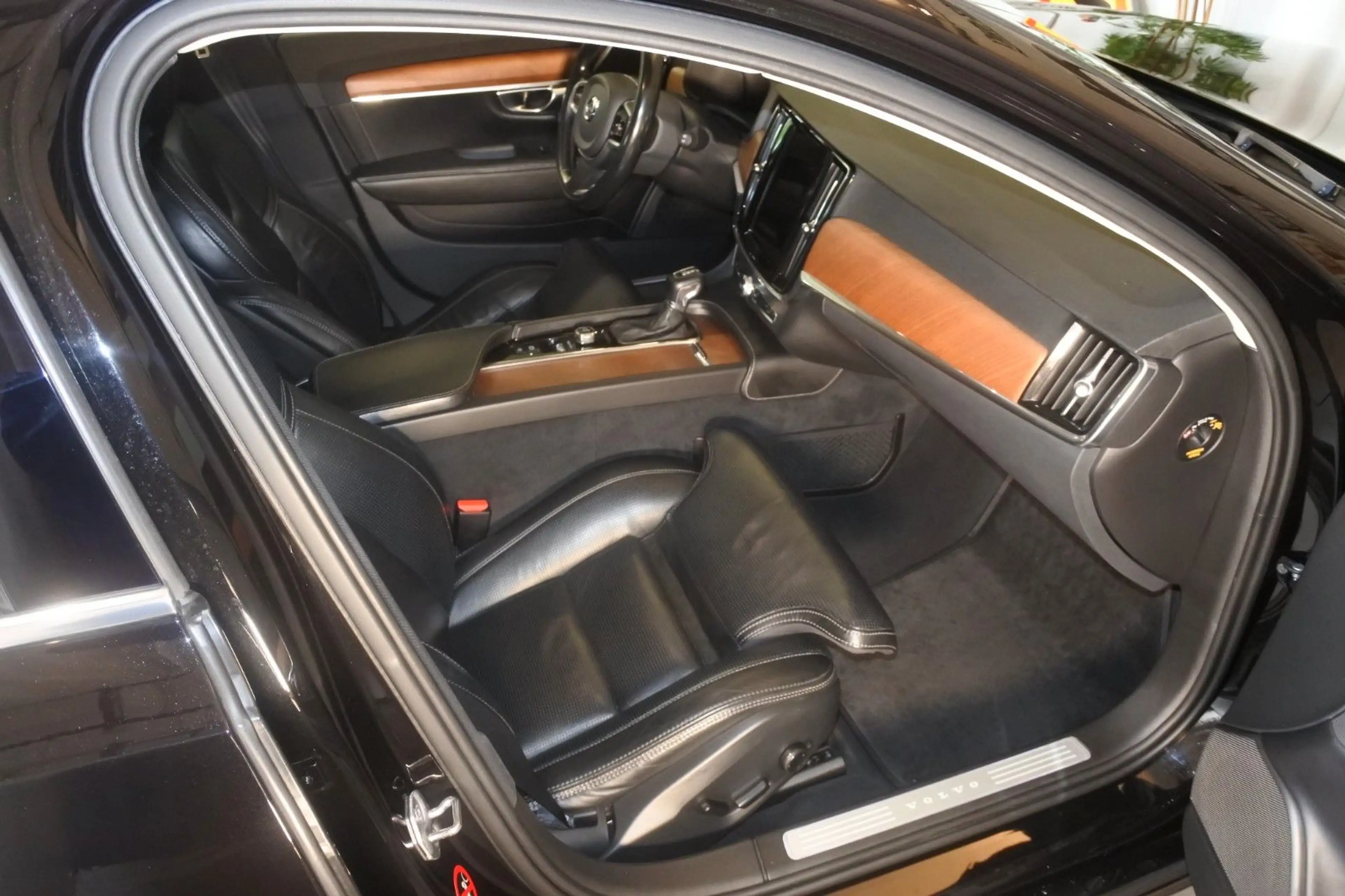 Volvo V90 D4 Inscription *Massage-Standheizung-AHK* — photo 15