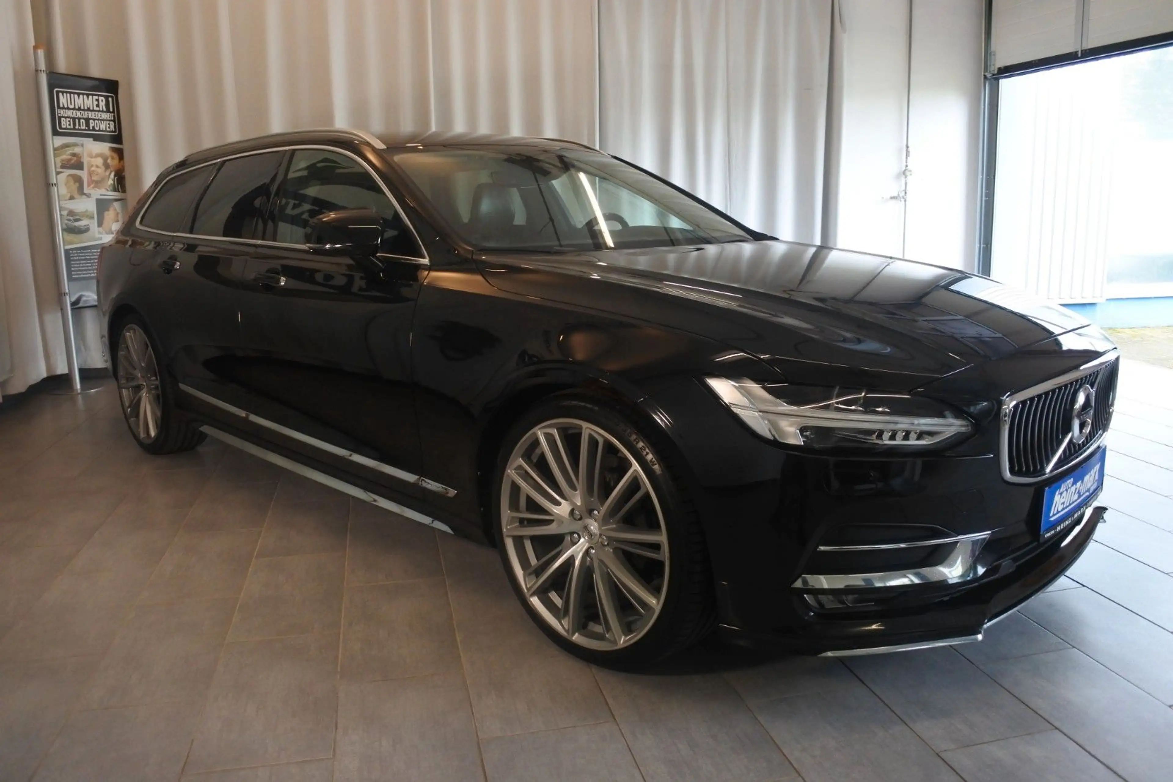 Volvo V90 D4 Inscription *Massage-Standheizung-AHK* — photo 4