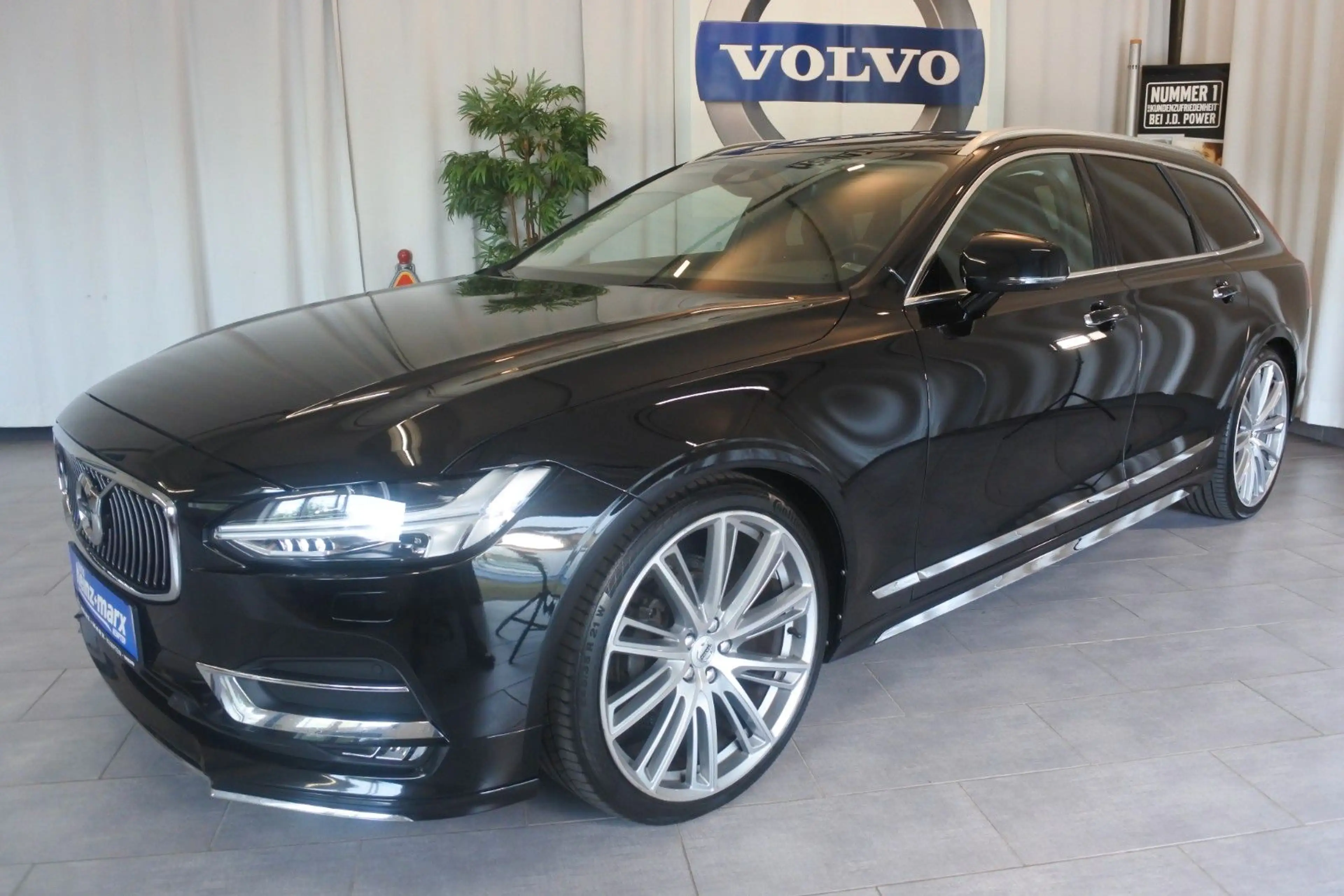 Volvo V90 D4 Inscription *Massage-Standheizung-AHK* — photo 2