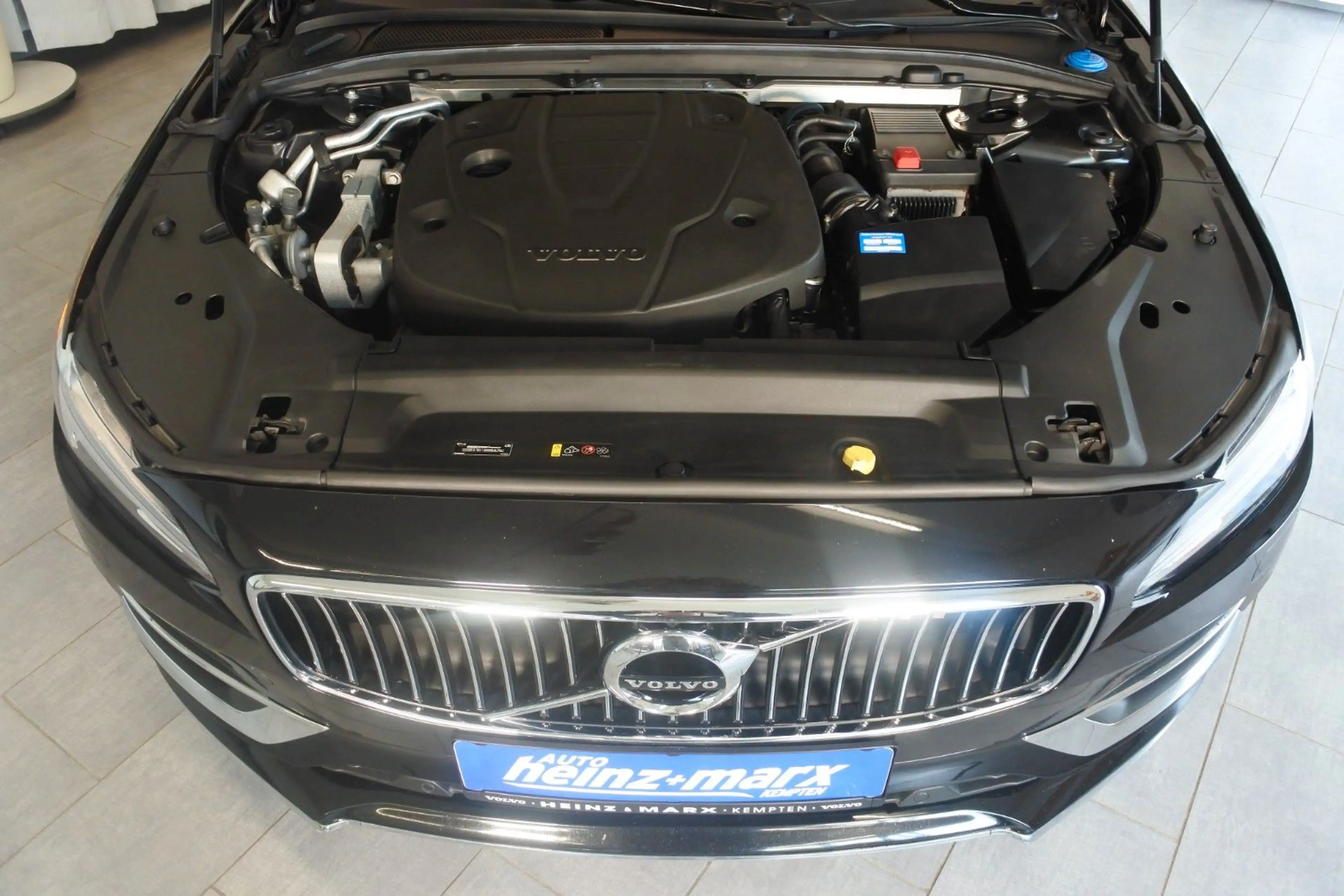 Volvo V90 D4 Inscription *Massage-Standheizung-AHK* — photo 11