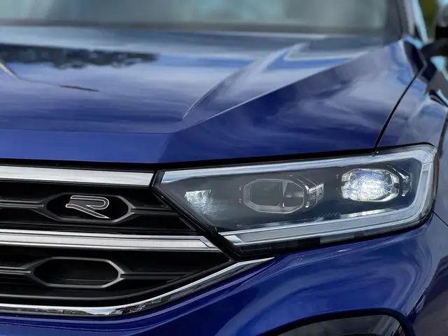 Volkswagen T-Roc view 12