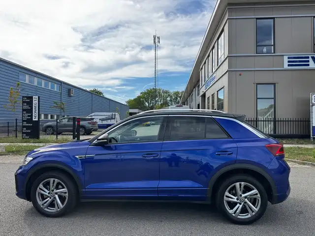 Volkswagen T-Roc view 5