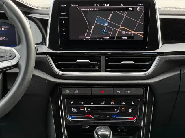 Volkswagen T-Roc view 17